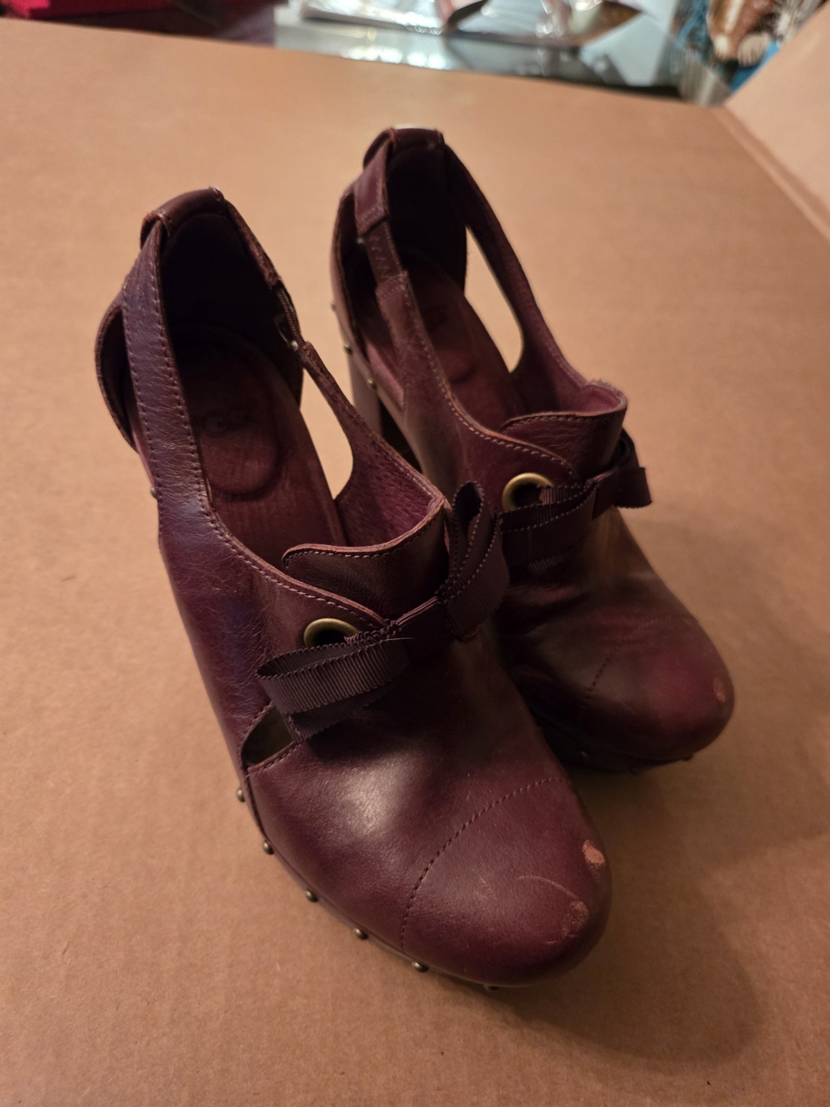 Vintage 2000s Ugg Studded Clogs Maroon Red Burgundy Womens Size 6.5 Leather