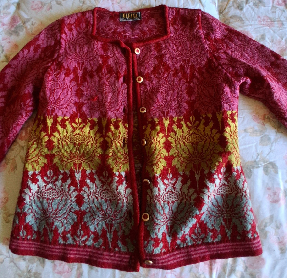 Vintage Oleana Norwegian 100% Wool Size M Sweater-Decorative Tree Design