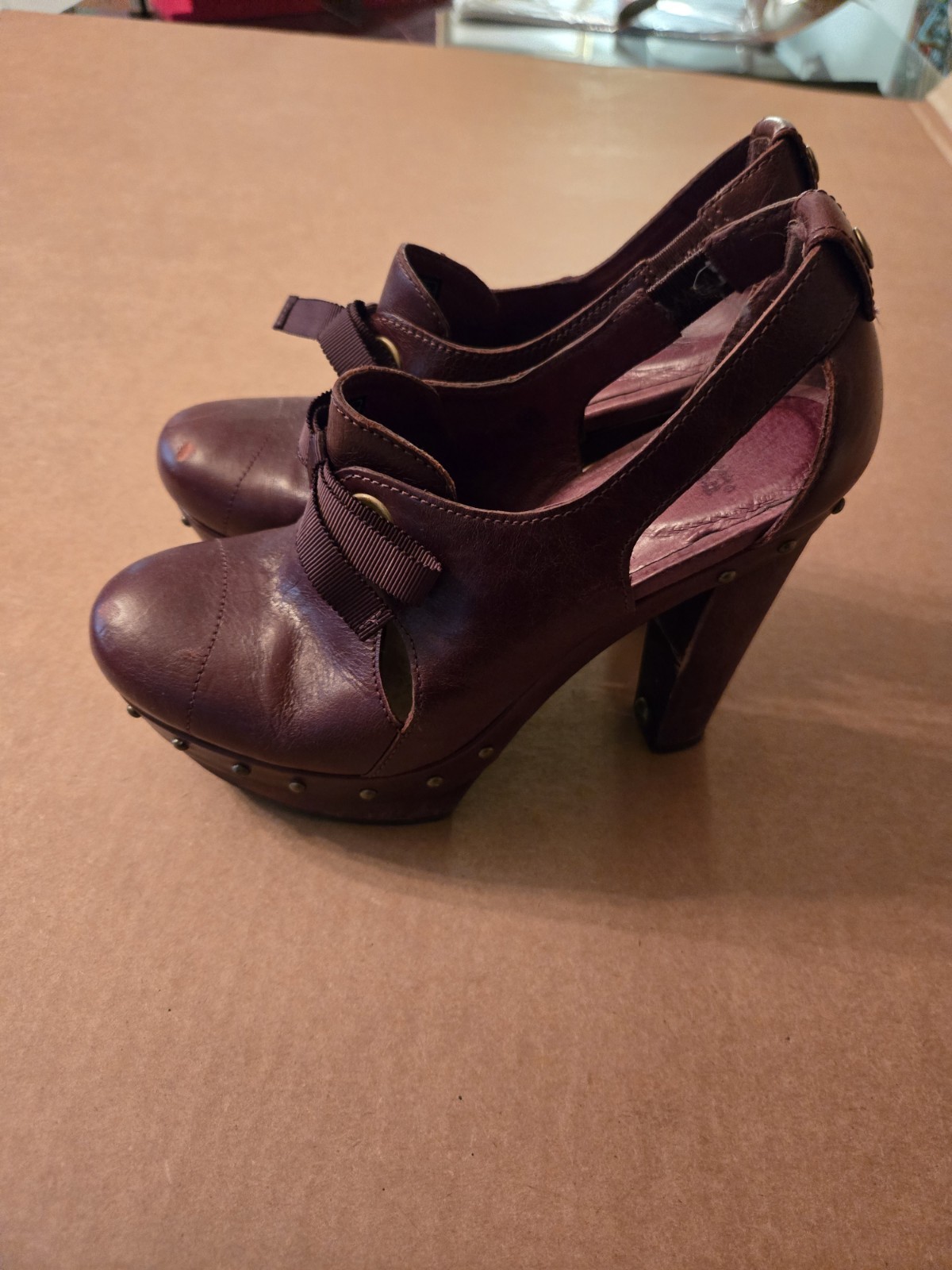 Vintage 2000s Ugg Studded Clogs Maroon Red Burgundy Womens Size 6.5 Leather