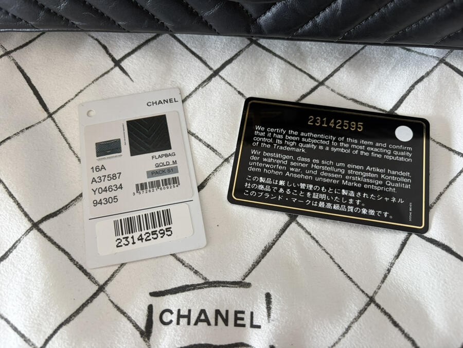 Auth 16A Black CHANEL 2.55 Chevron Reissue 226 Double Flap Calf Handbag GHW