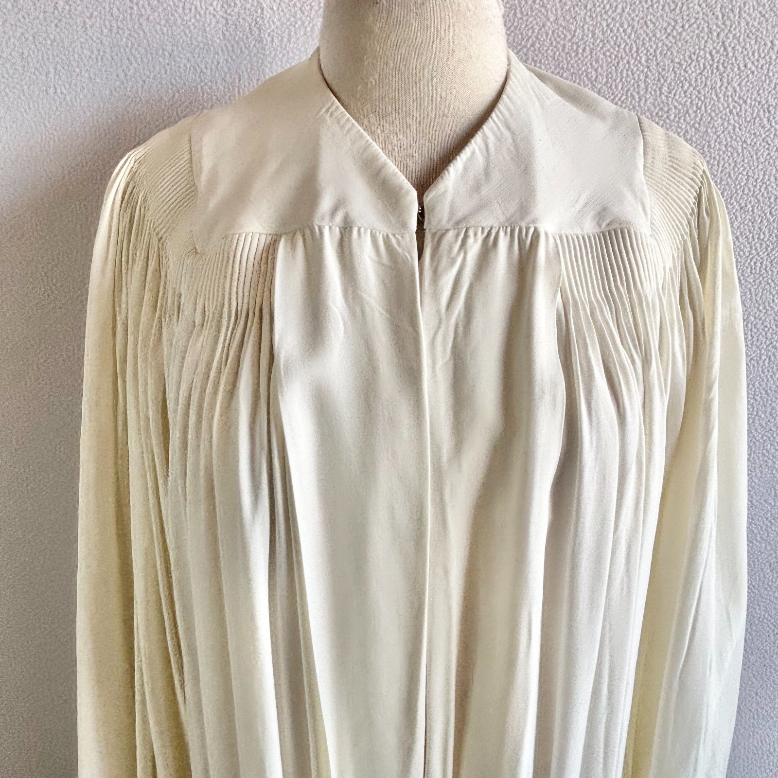 Vintage White Rayon Acetate Graduation or Choir Robe