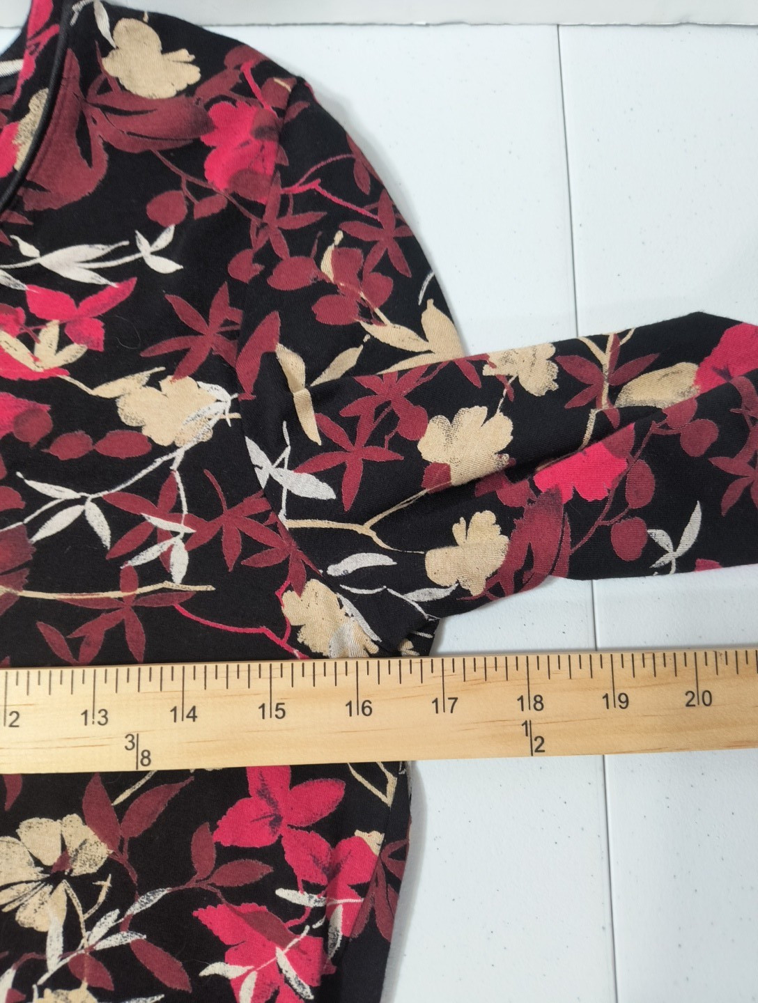 Amber Sun S V-neck 3/4 Sleeve Black Burgundy Pink Floral Top