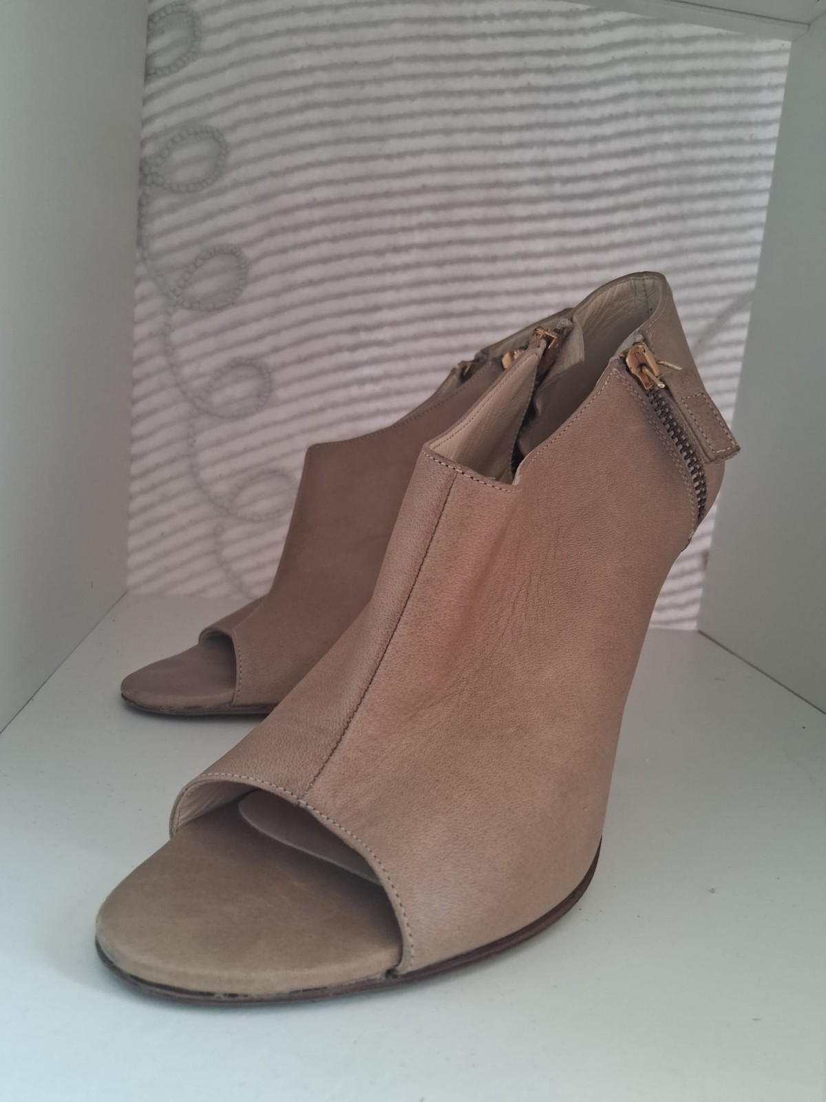 B and H Shoes High Heel Shoe