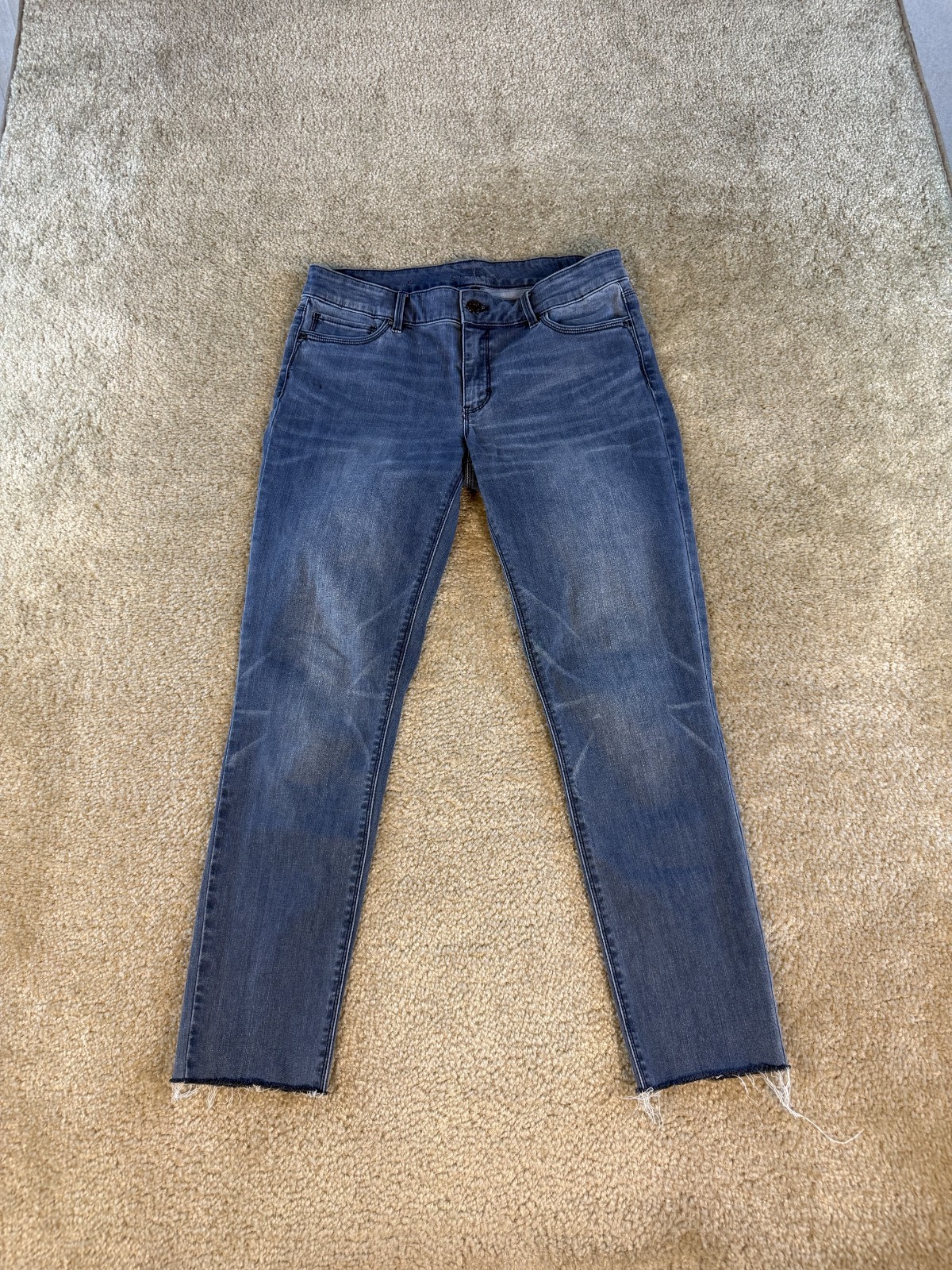 White House Black Market Women’s The Skinny Jeans Blue Size 6 Raw Hem Denim F488