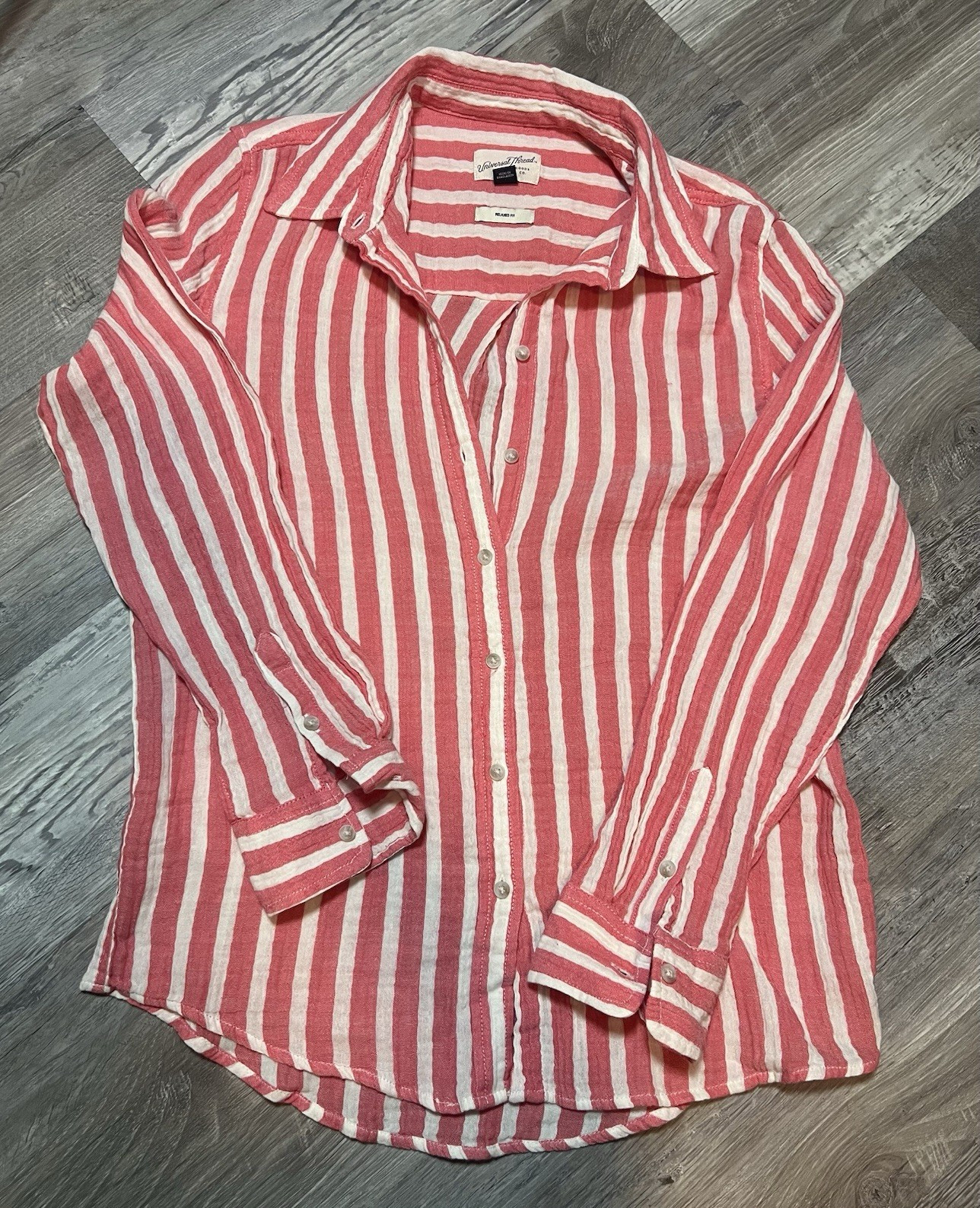 Universal Thread women’s S Relaxed Fit Coral/White Striped Long Sleeve Shirt