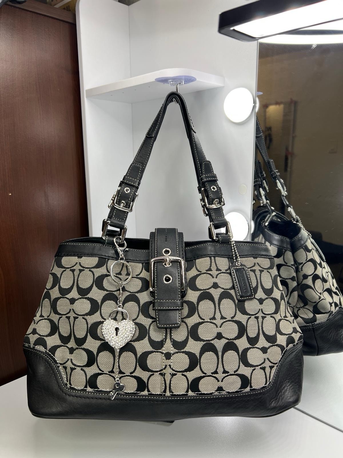 🖤 ​​​​Bolso Tote Coach Signature con Hebilla – Estilo Vintage Y2K 🖤