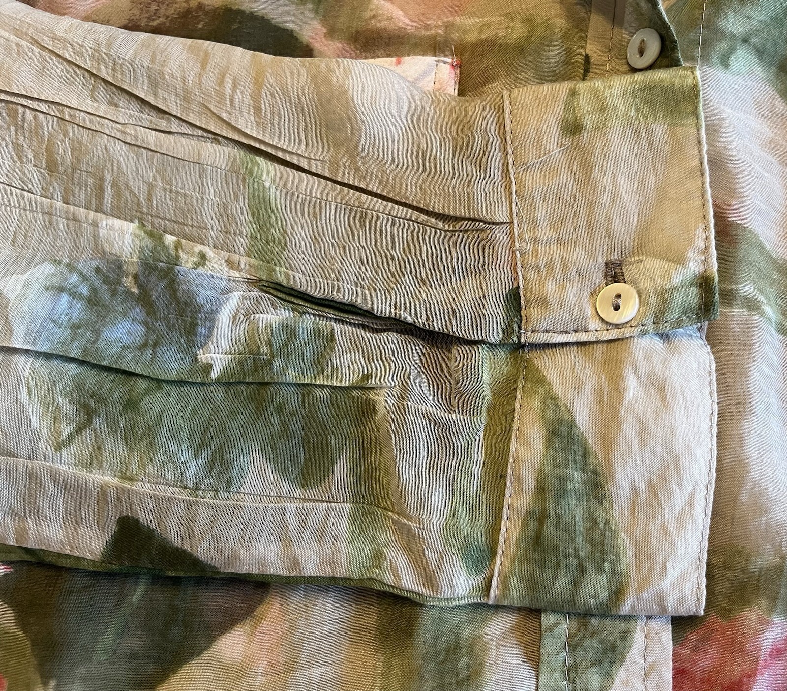 Life Style Semi Sheer Light-Weight Button Up Floral Blouse XL Split Lower Back