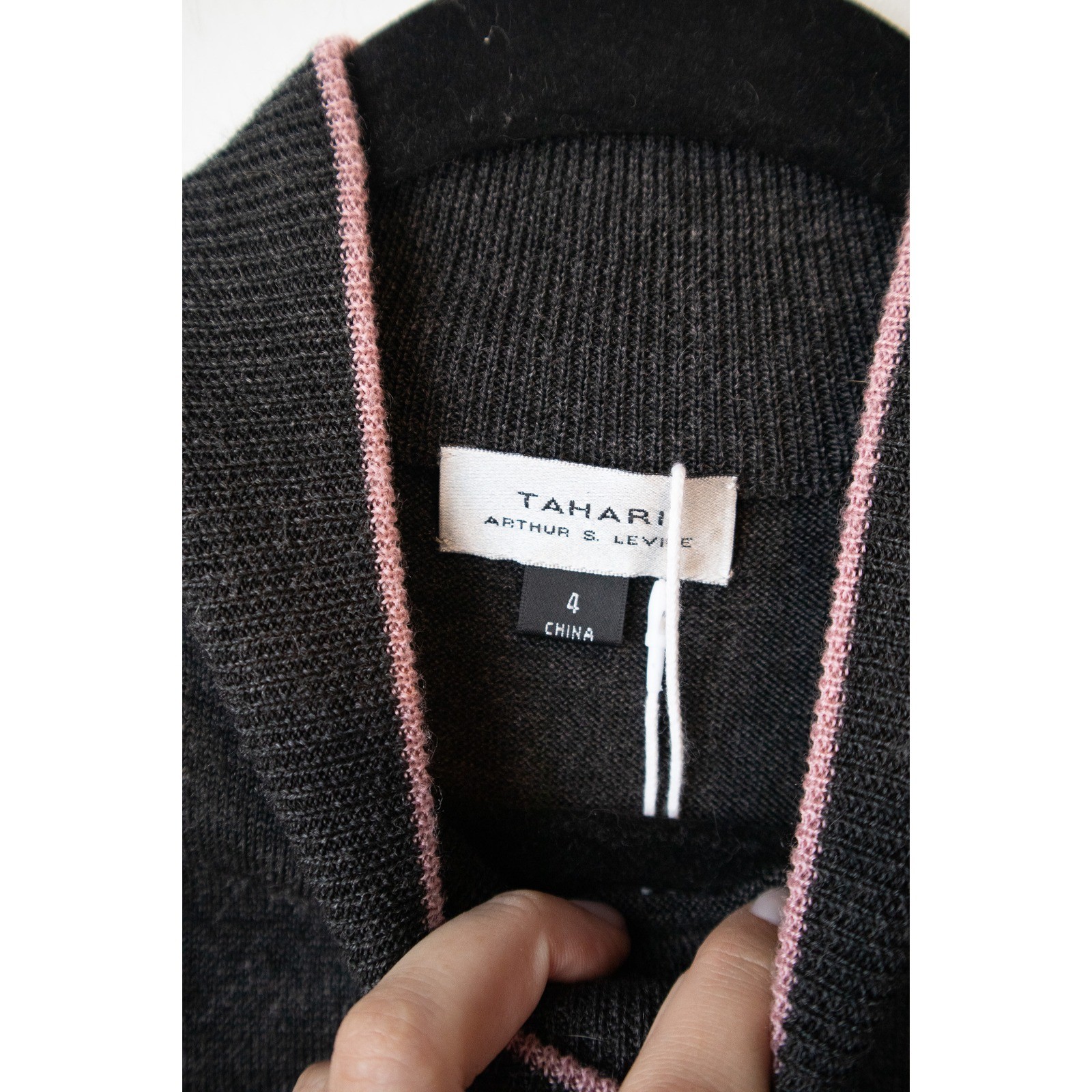 Tahari Arthur S. Levine Mock Neck Sleeveless Wool Blend Knit Top Gray Pink Sz 4