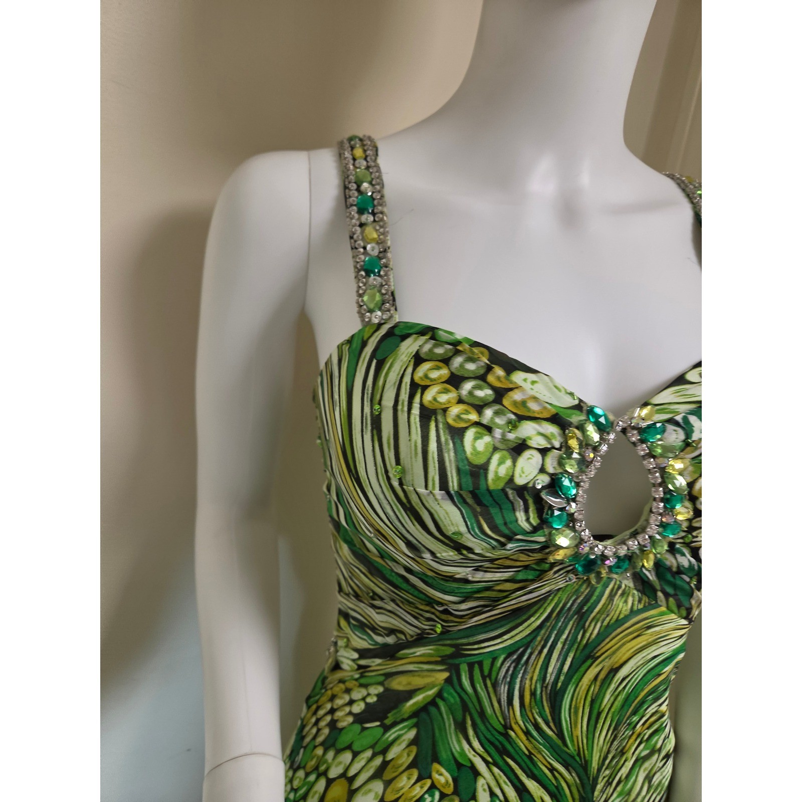 Mori Lee Madeline Gardner Green Silk Beaded Keyhole Formal Gown Dress Size 1/2