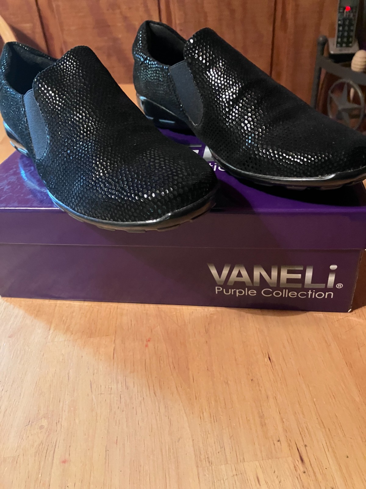 Vanelli Sport shoes 7.5m, Padded insoles for walking. Never worn