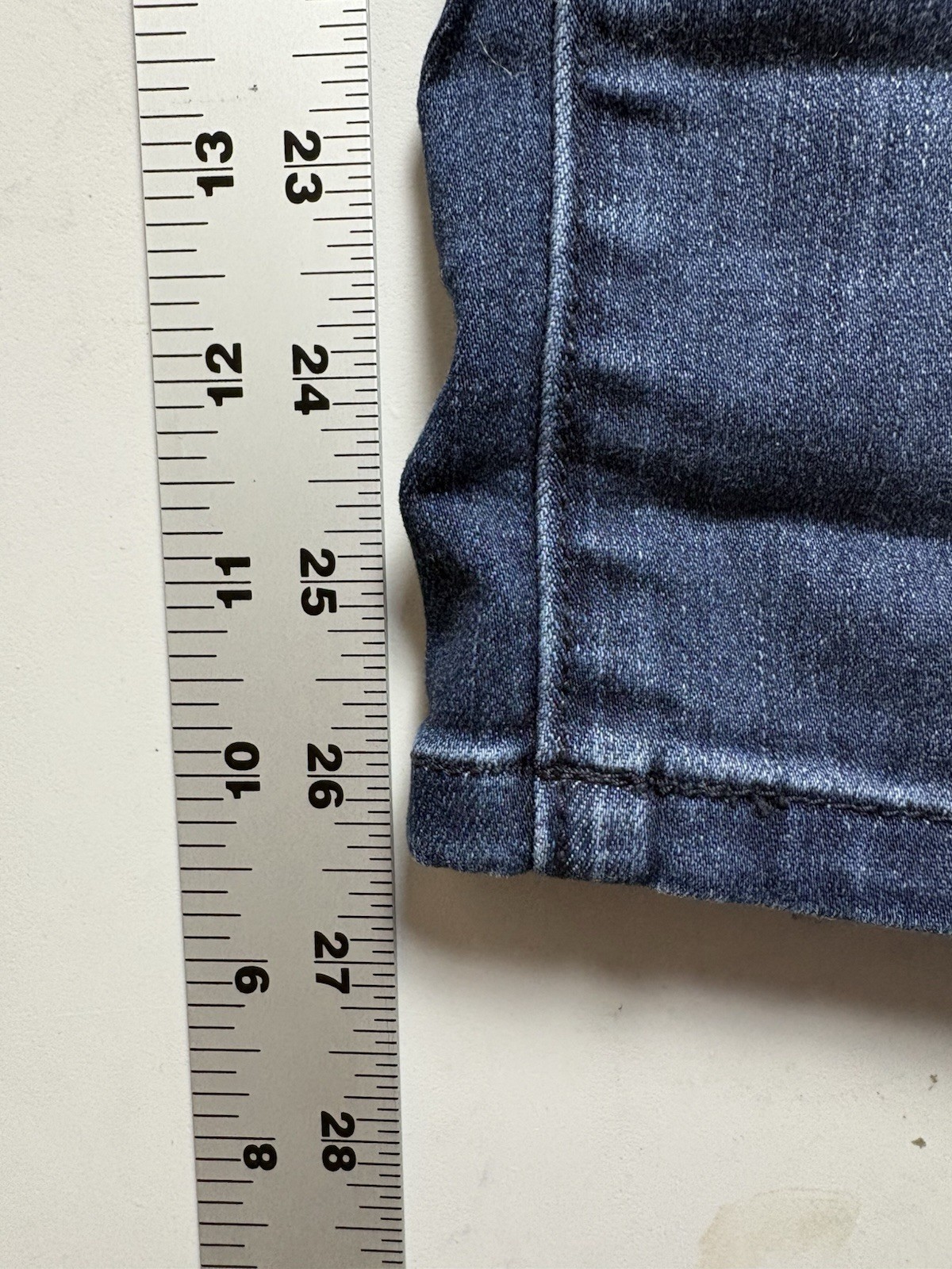 Democracy Blue Jeans Women’s “Ab” Solution Tapered Leg Comfort Waist Size 6