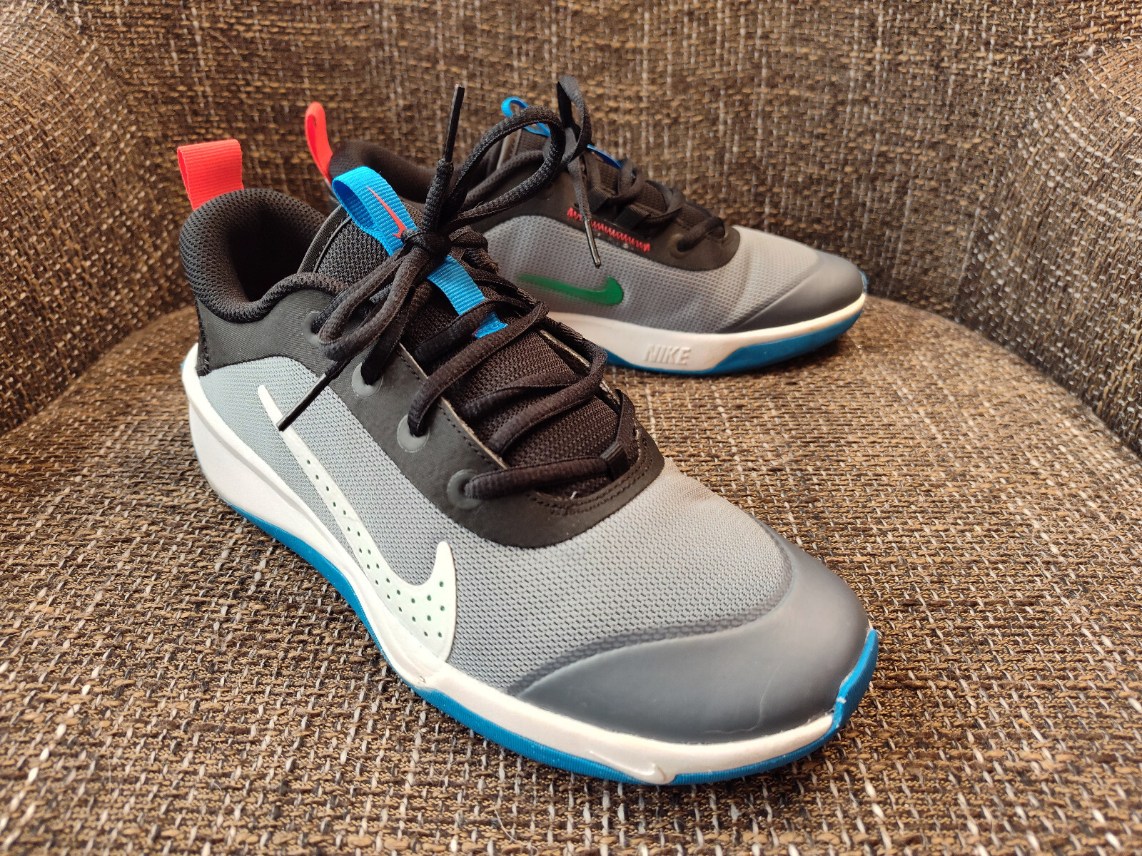 Nike Omni Multi-Court Low Cool Gray Blue Lightning Size 7Y – DM9027-006
