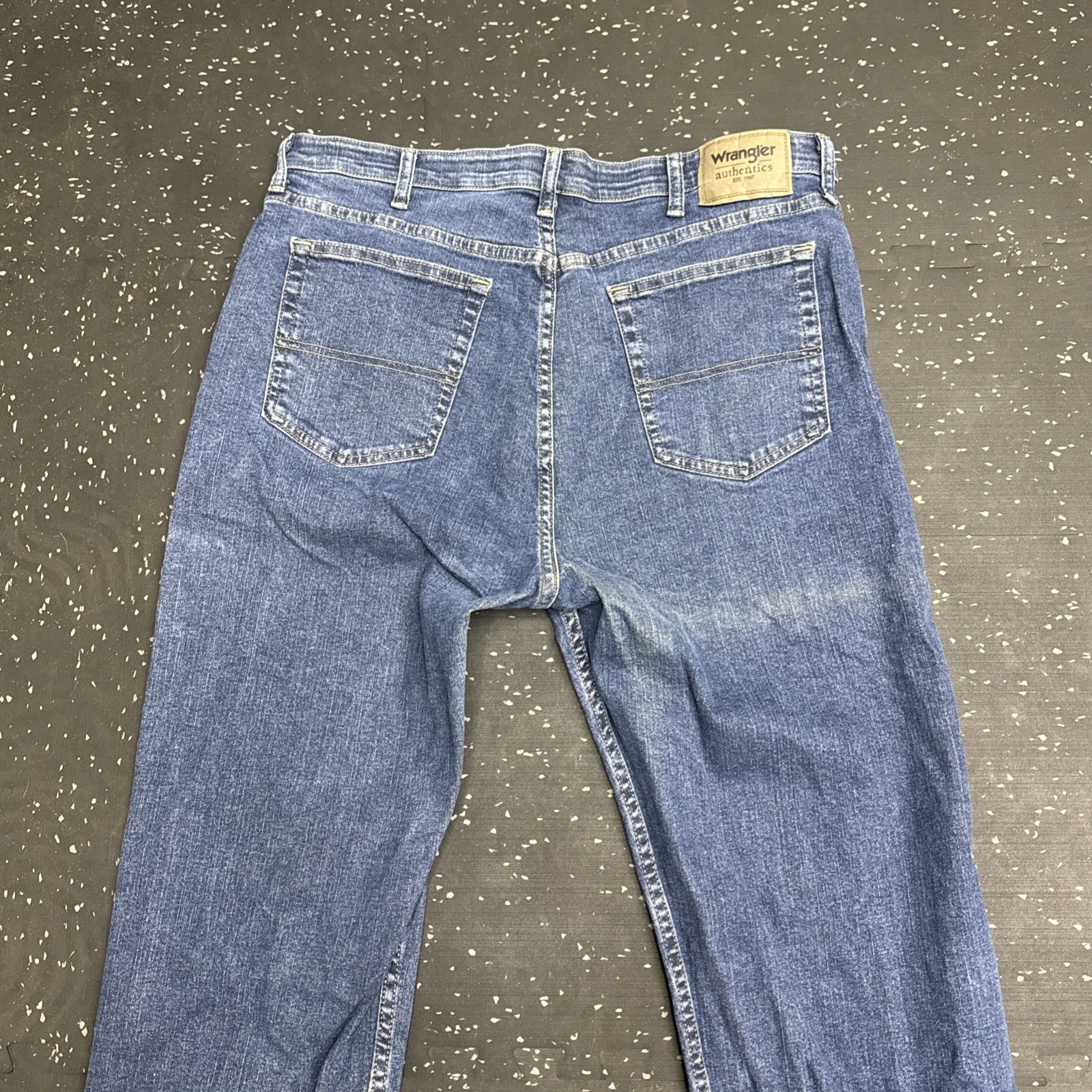 Wrangler Authentic’s Mens Jeans 36×34 Medium wash