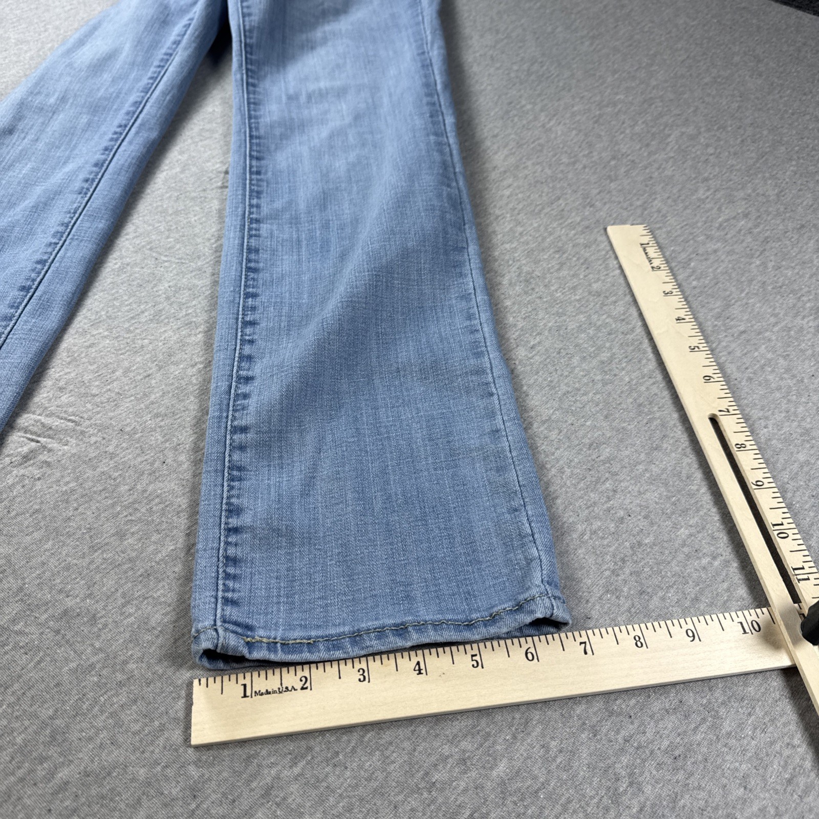 Levi’s jeans 314 Shaping Straight Leg Size 29×32 Light Wash Stretch Blue Denim