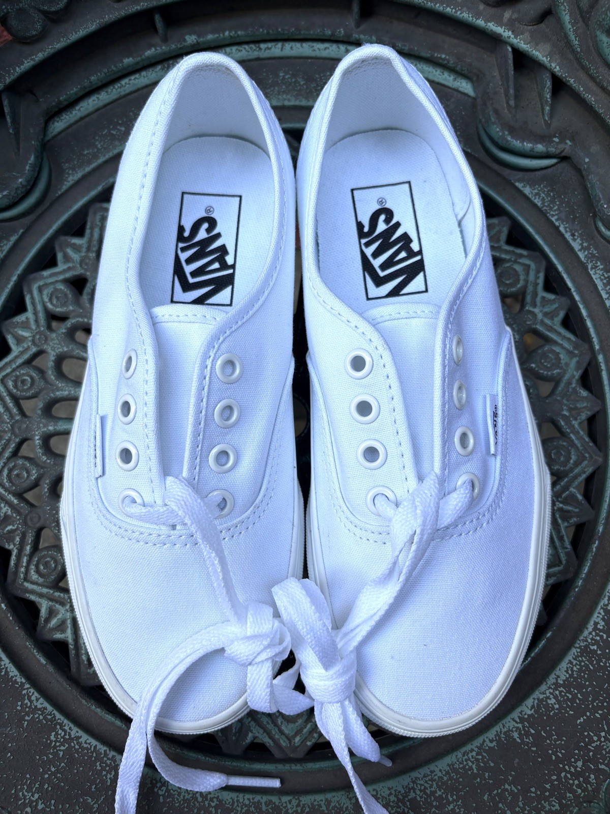 Vans Authentic New White Sneakers Lace Up Men/boy US 4 Women/girls US 5.5