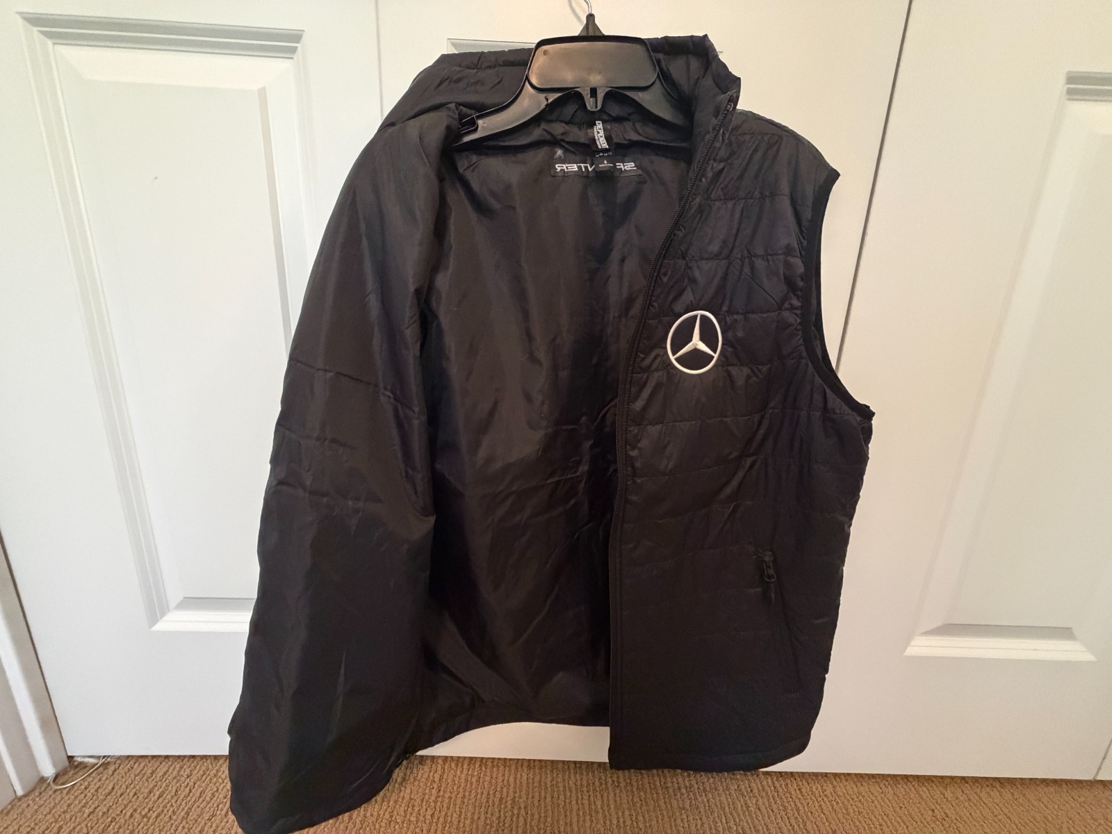 **NEW** Mercedes-Benz Puffer Vest Size Small Black Full Zip Embroidered Logo