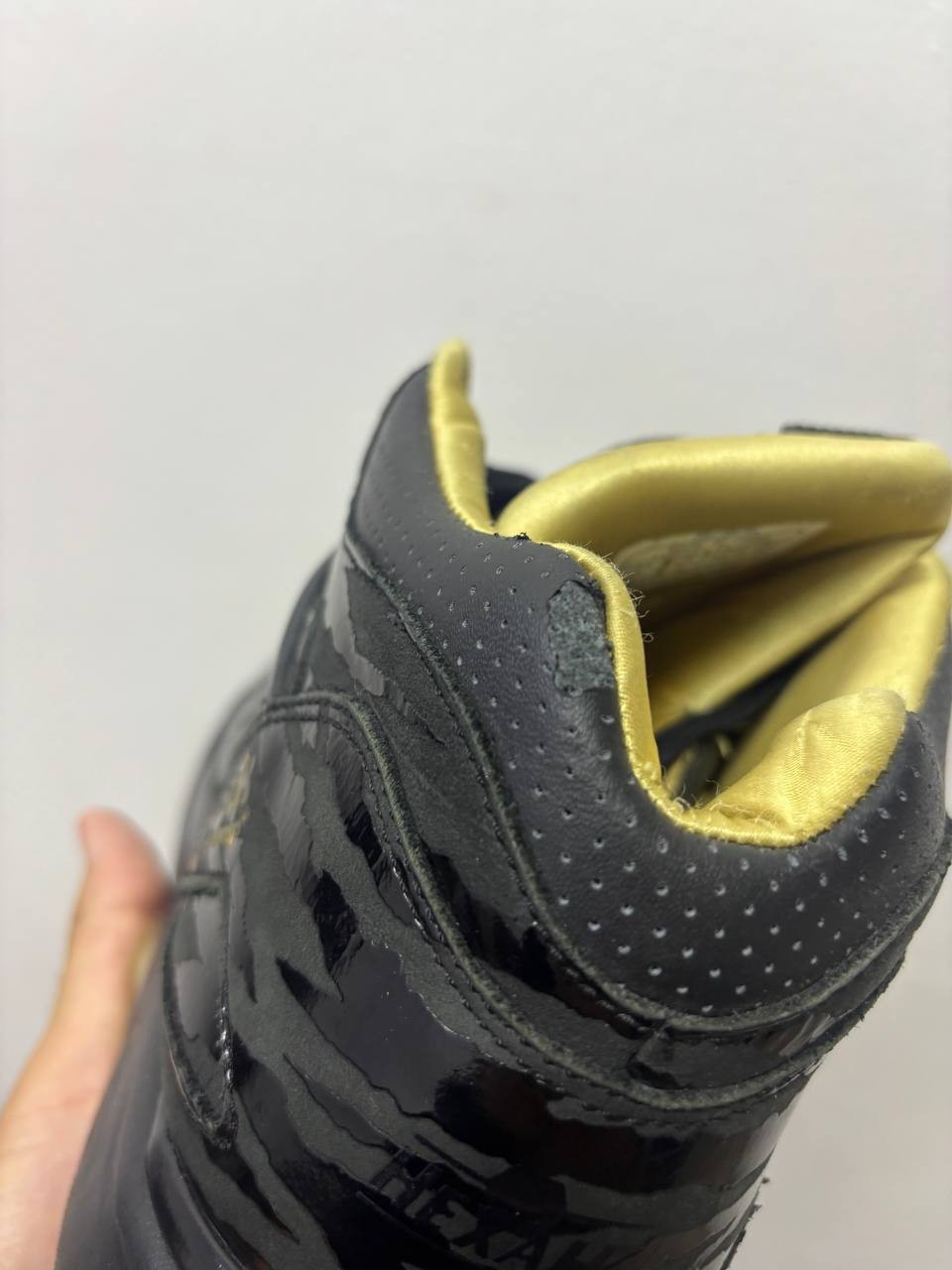 Reebok Pump Omni Lite Year of the Tiger Men US 10 Black Gold Basketball