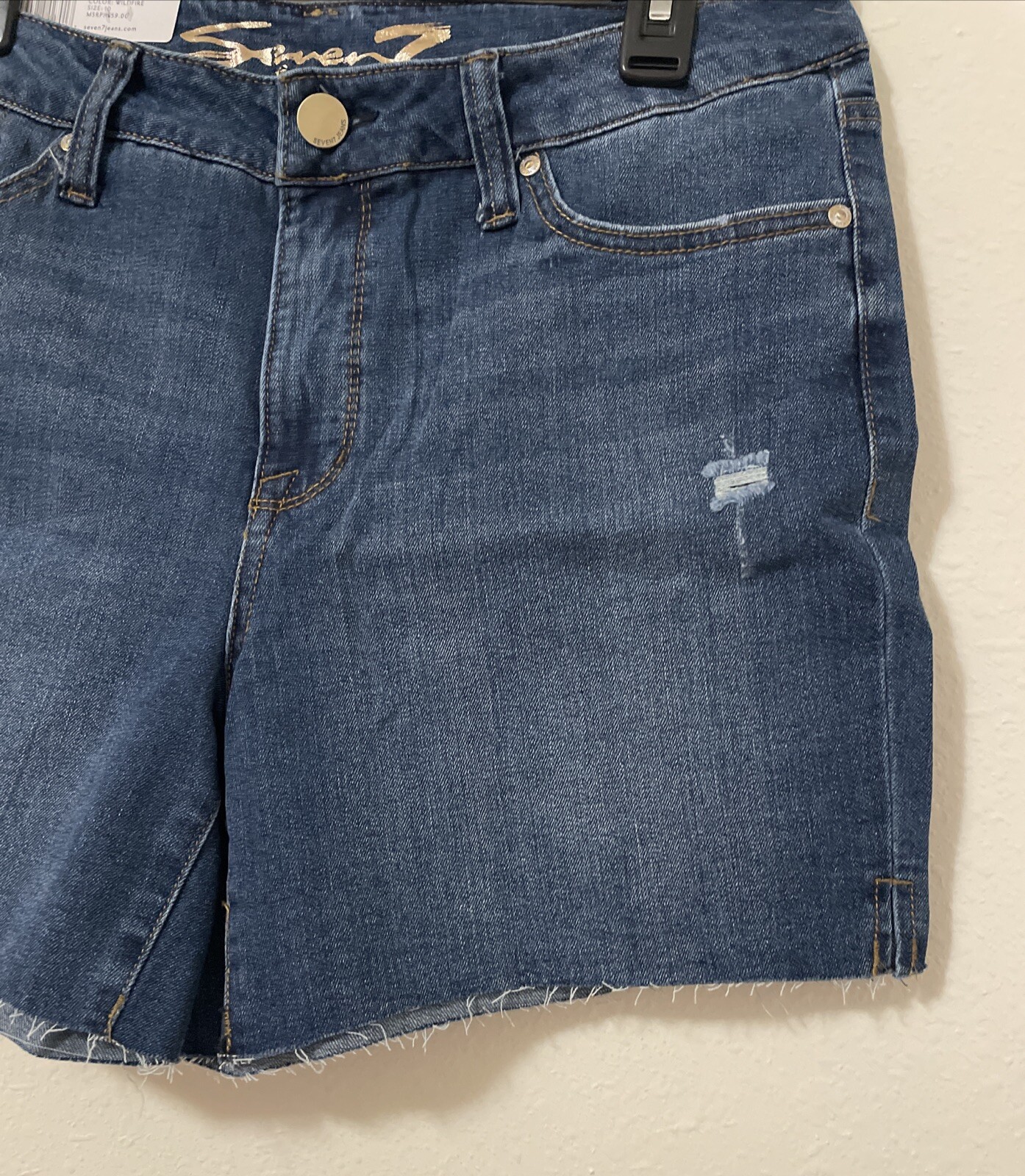 NWT Seven7 Women’s Denim Frayed Hem Slim Fit Weekend Short Wildfire Size 10