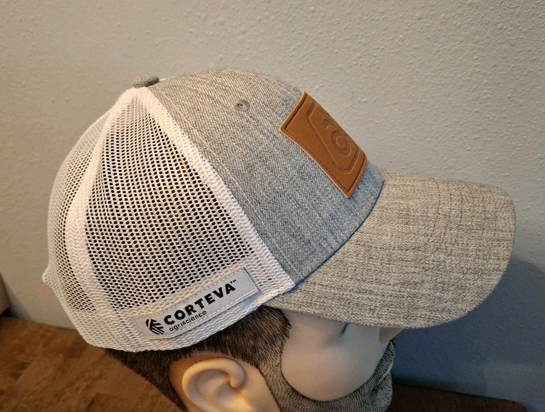 Pioneer Seeds Gray/White Snapback Hat w/Leather Patch Logo & Mesh Back *NEW*🌾