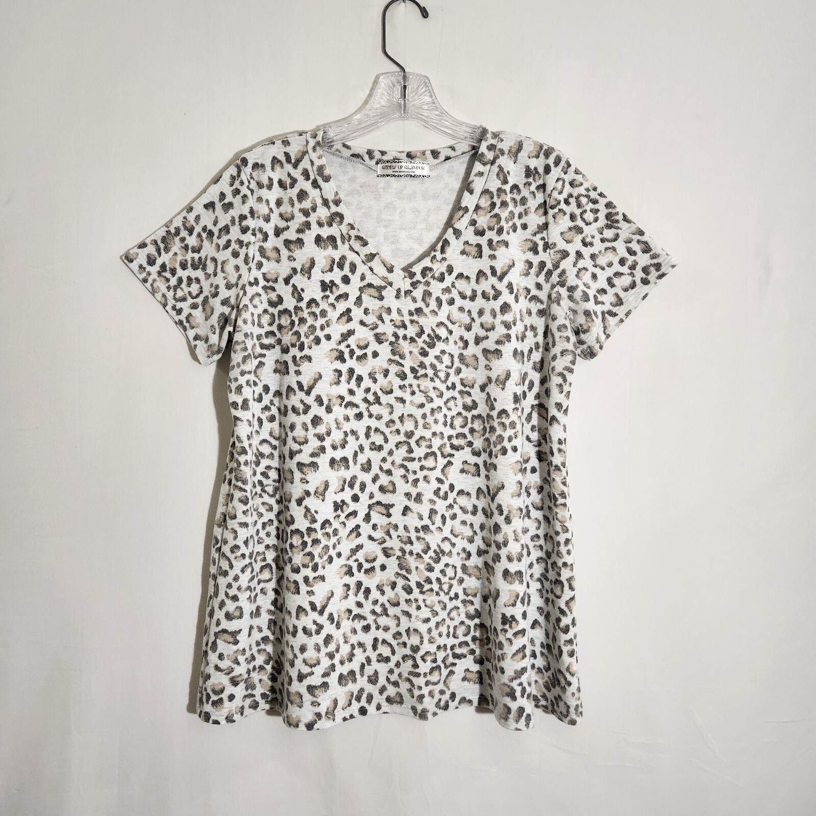 Giddy Up Glamour Womens Shirt M White Leopard Print V-neck Short Sleeve Top