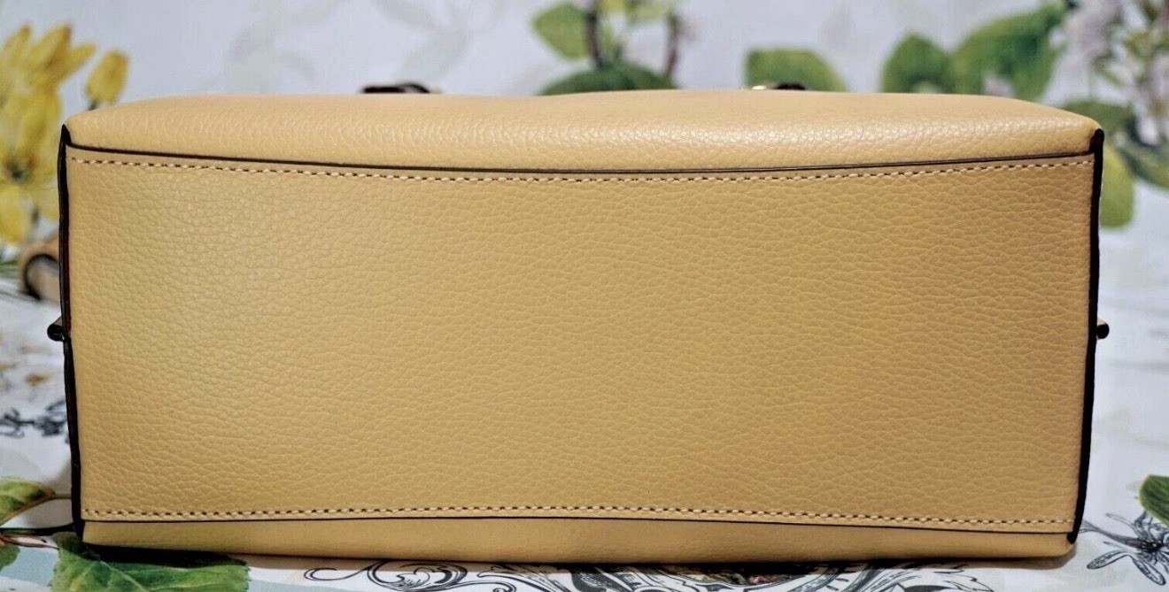 NWT COACH MOLLIE C4084 Tote 25 Crossbody Handbag In VANILLA Pebble-Leather Gold