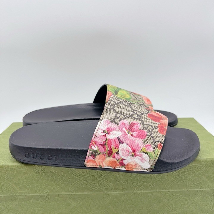 Gucci GG Bloom Supreme Floral Slides Sandals Womens EU 37 US 7- Authentic