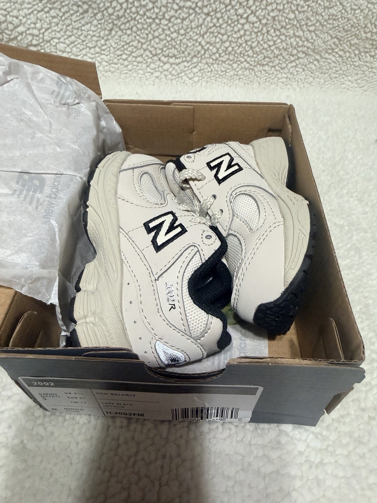 New Balance 2002R Unisex Kids Athletic Sneakers US 5 M Gray/Black IC2002PM