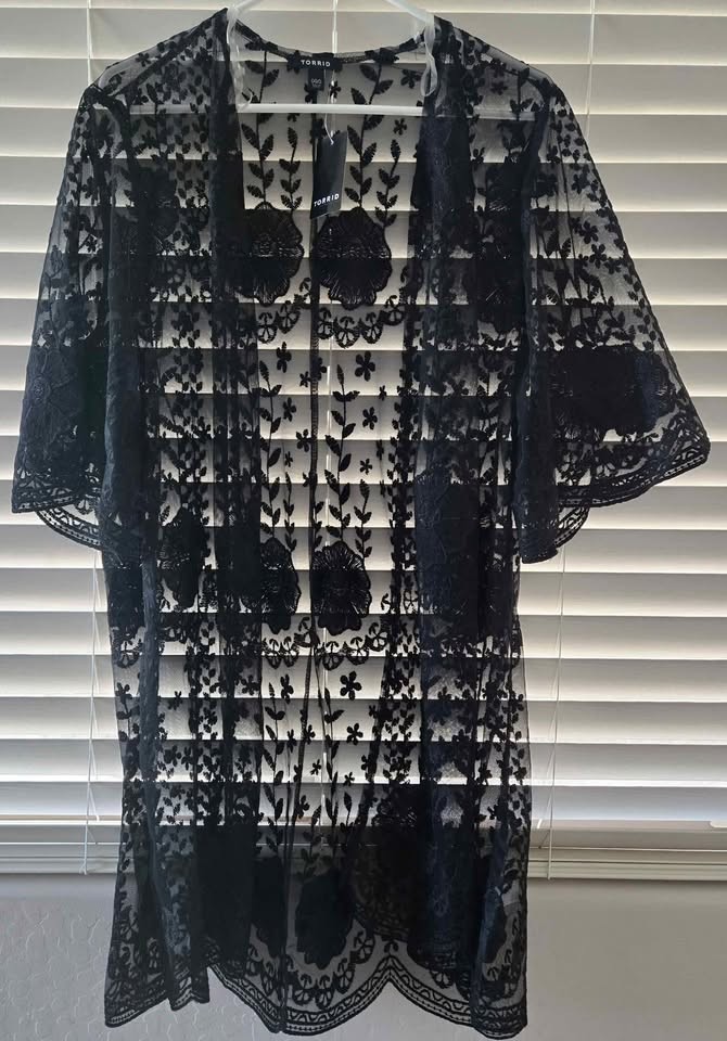 NEW Torrid black lace Kimono size 00/0 plus size 0X