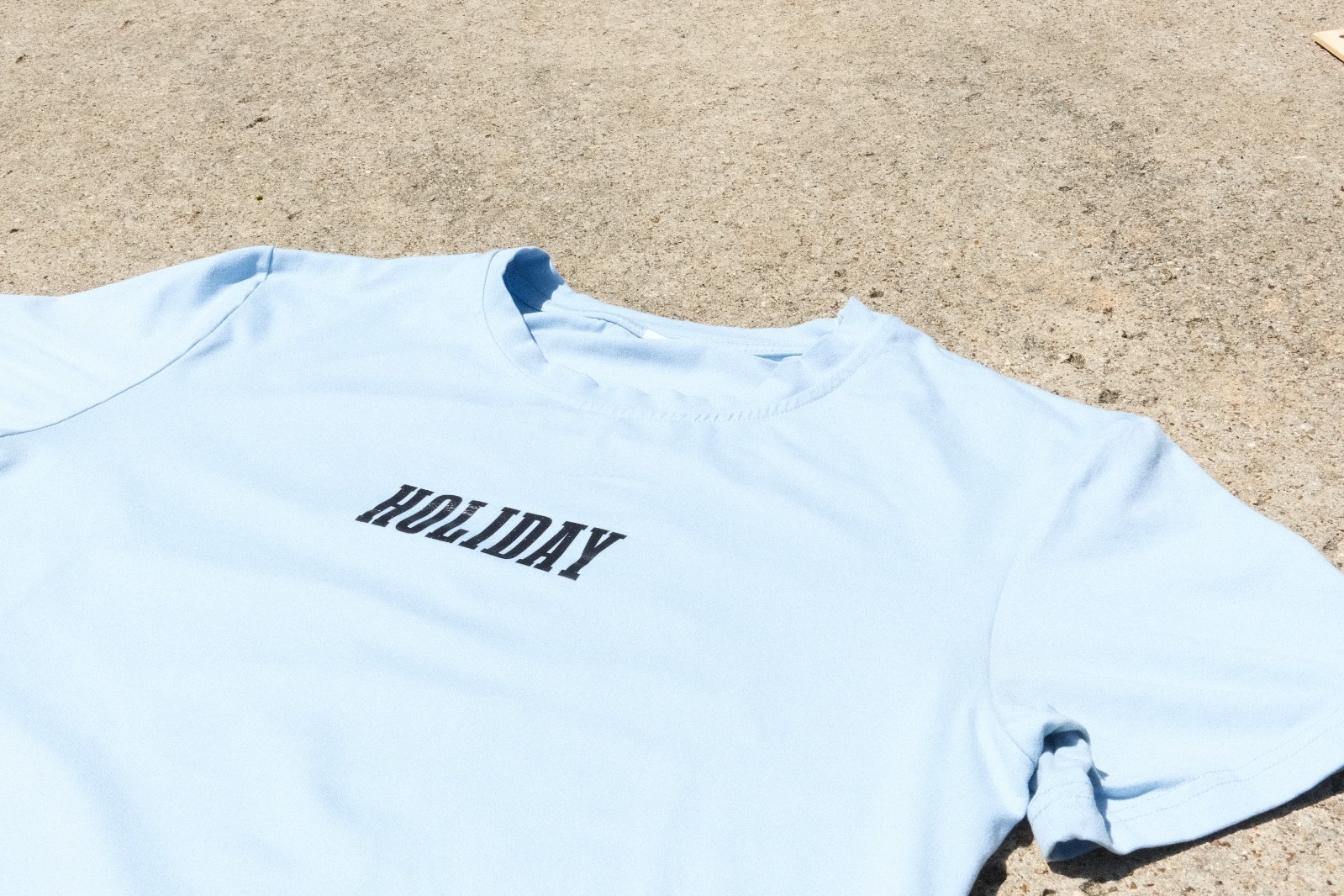 Baby Blue Palm Tree Sunset Graphic T-Shirt — Size M/L