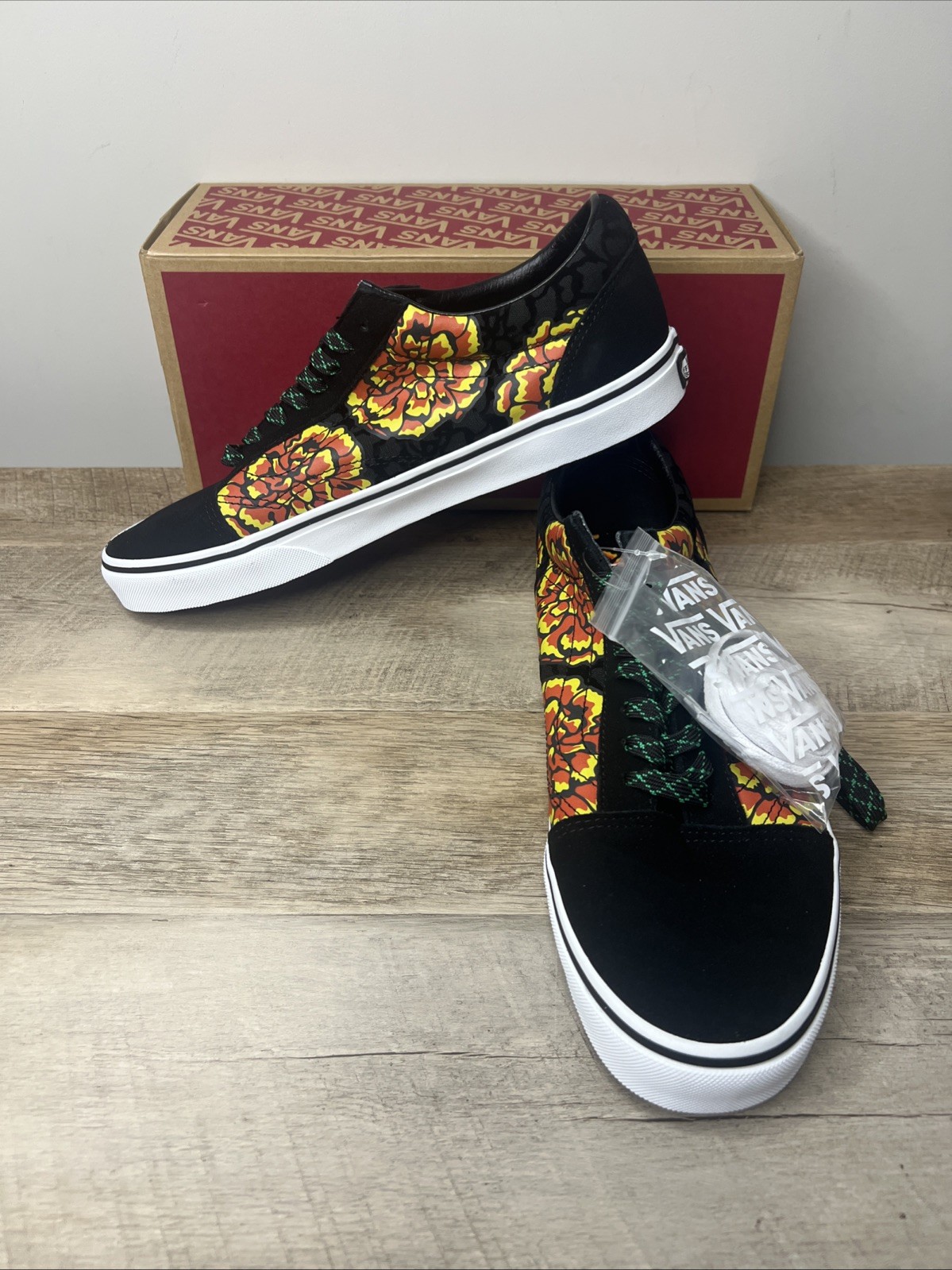Vans Mens 12 Old Skool Dia de los Muertos Black Flowers Skate Shoe Sneaker NWB