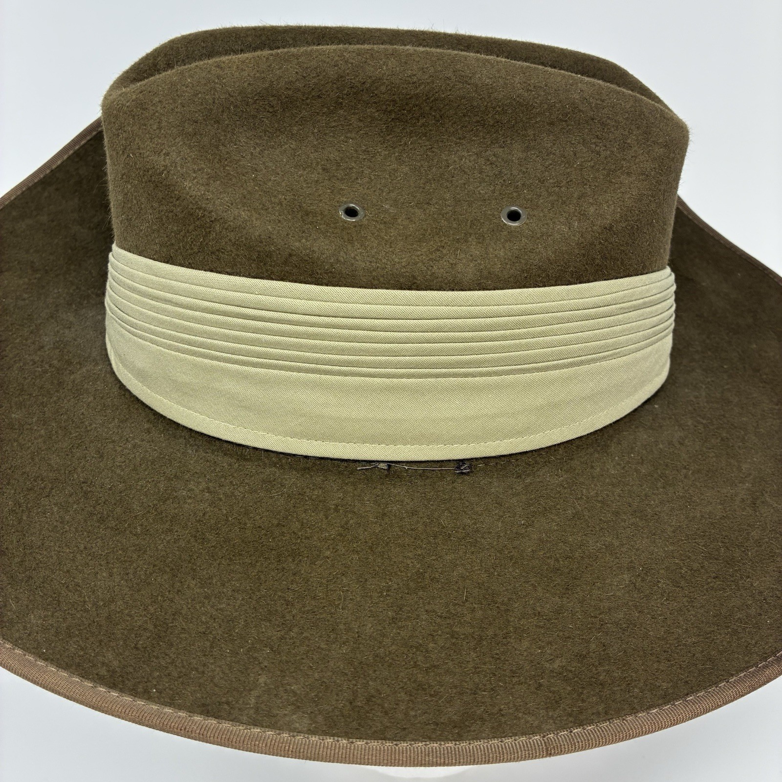 VTG Australian Army Slouch Hat 54 Khaki Fur Felt 6 3/4 Mountcastle S/XS EUC