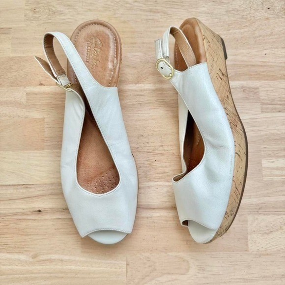 White leather peeptoe sling back clark size 7 kitten