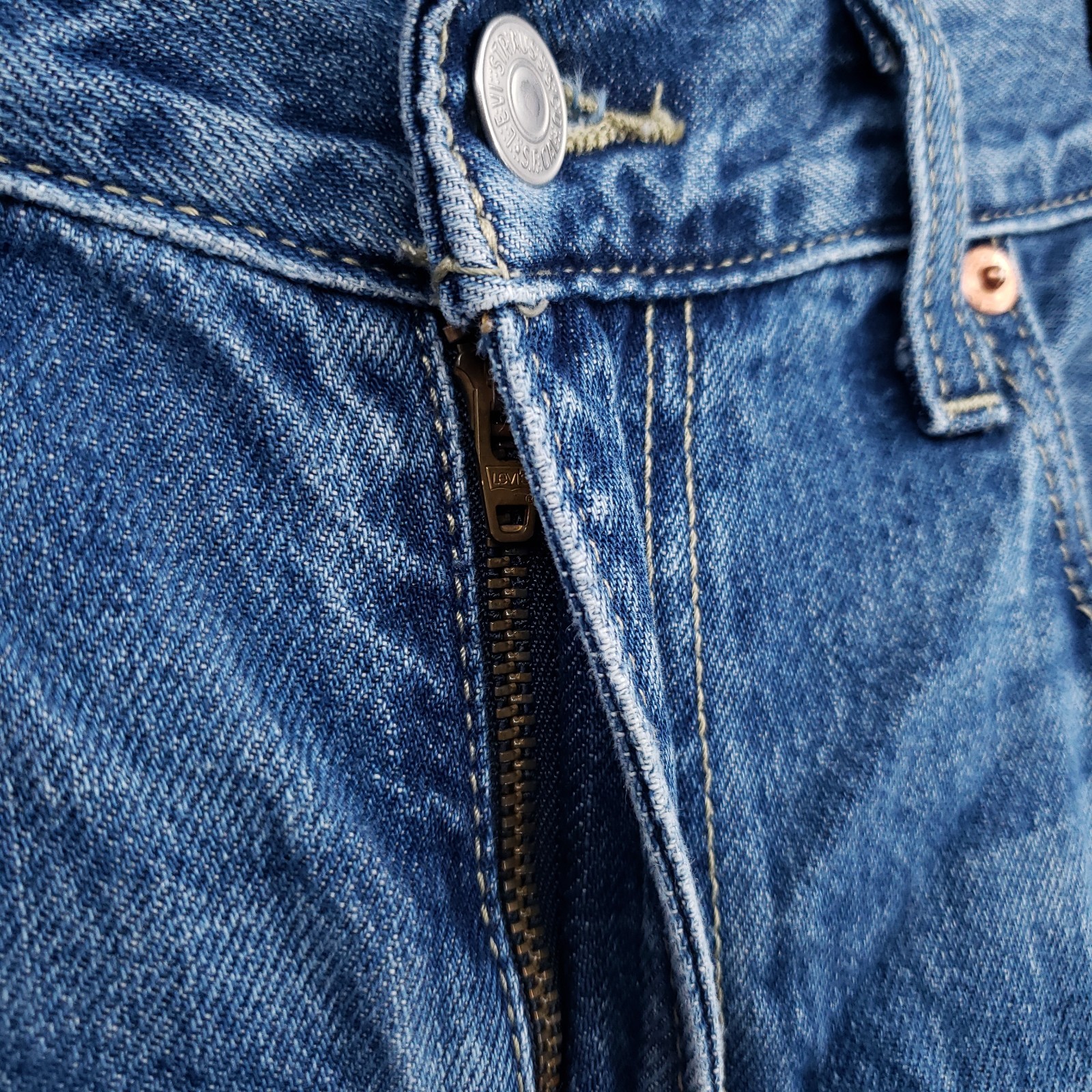 Levi’s Low Pro Straight Leg Jeans Womens 28 Blue Distressed Rip Knee Denim
