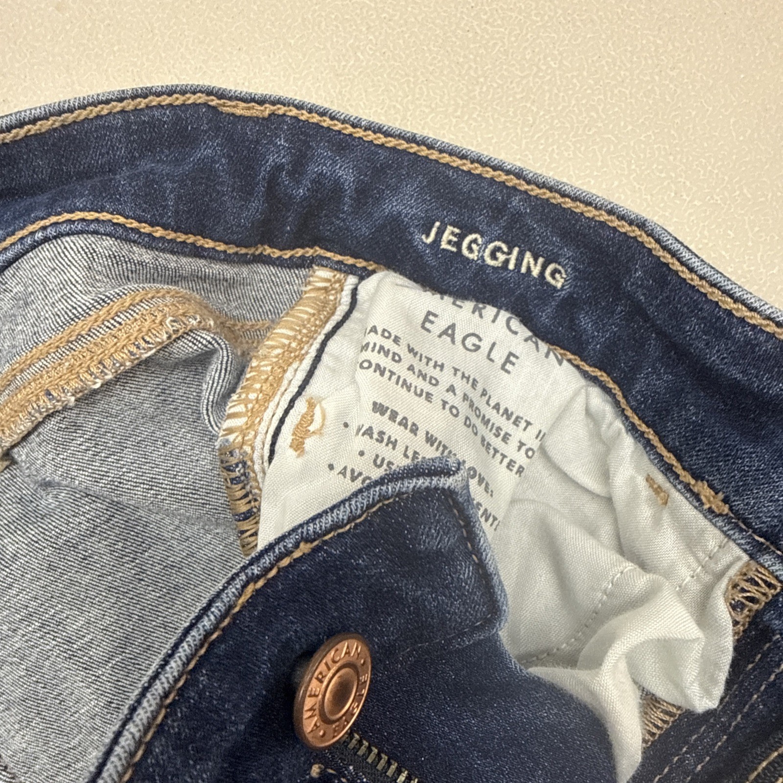 American Eagle Next Level Stretch Women’s Low Rise Jeggings Size 0 Distressed