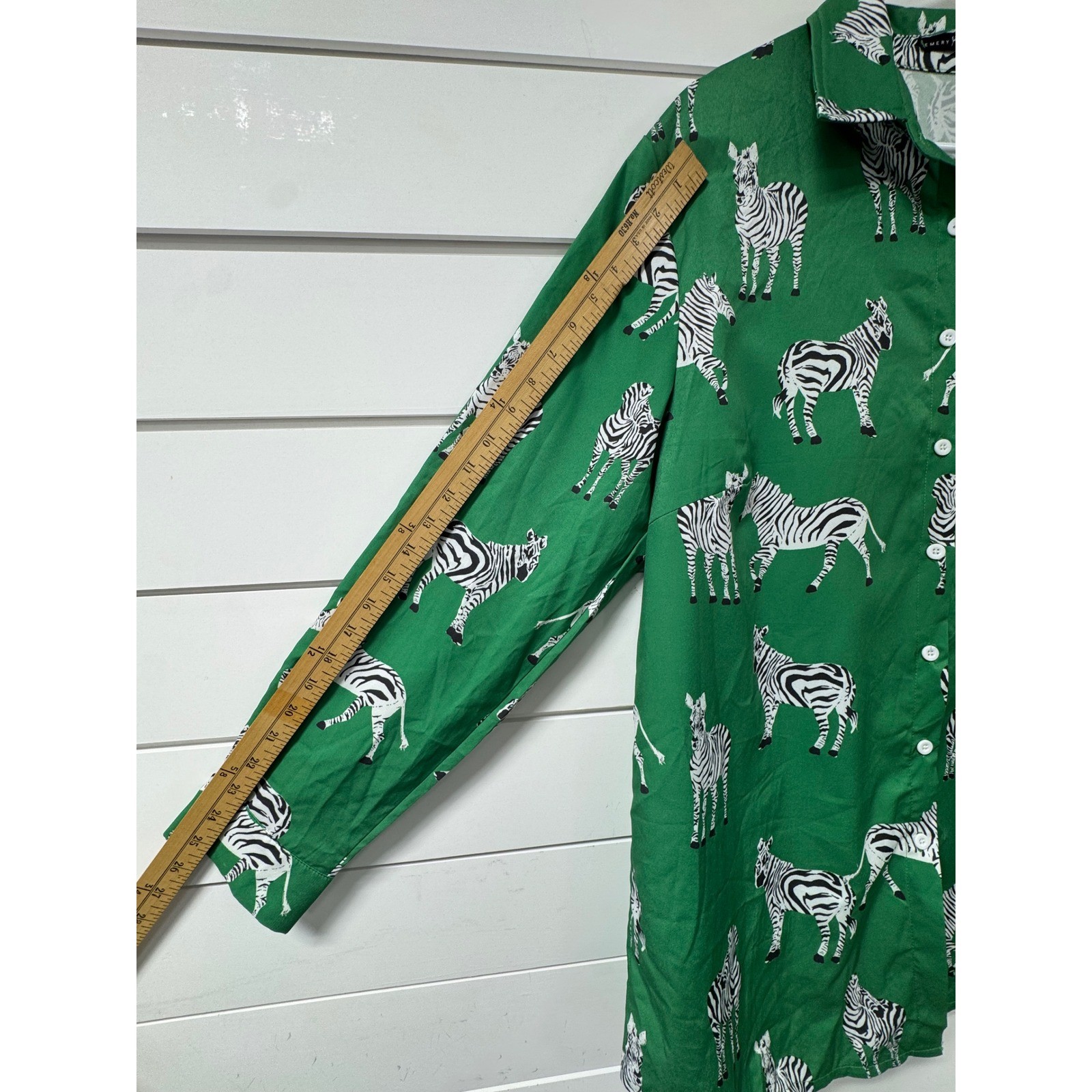 Emery Rose Green Zebra Print Button Down Shirt Womens XL Long Sleeve Animal Top
