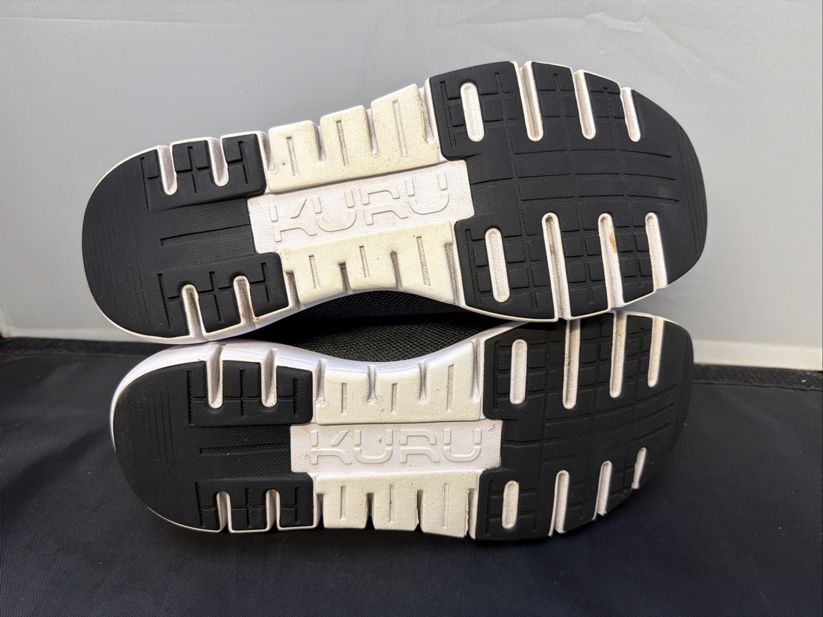 KURU FLEX Via Mens Shoes Sz 10 M Athletic Jet Black Bright White Knitted Sneaker