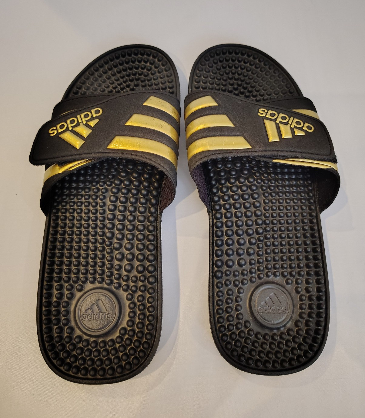 Adidas Adissage Massage Slides – Men’s Size 8 – Black & Gold
