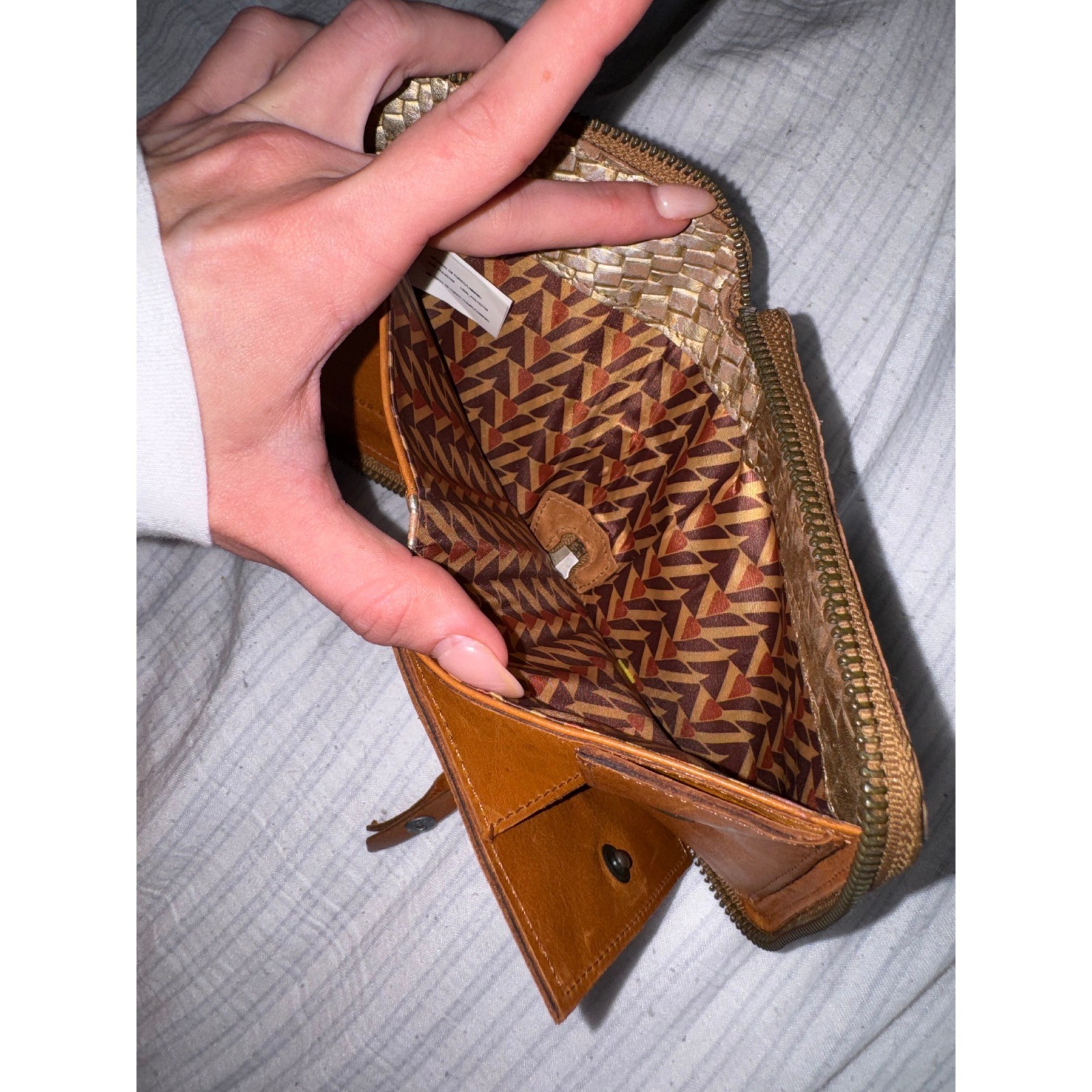 Velez Artisan Leather Columbian Women’s Wallet / Billetera Gold Zip