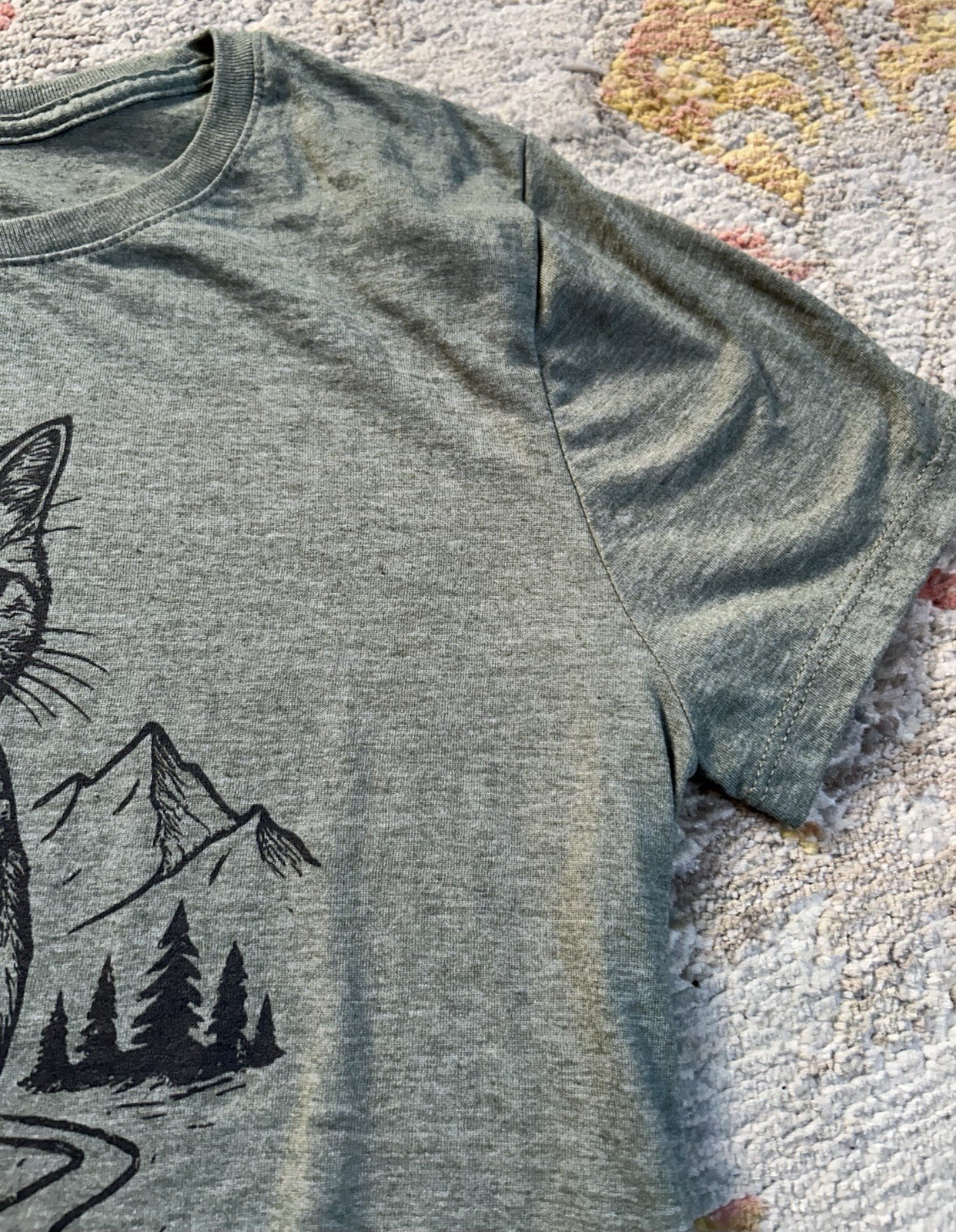 Cat Hiking / Backpacking / Camping Soft Olive Green Graphic T Shirt Women’s M