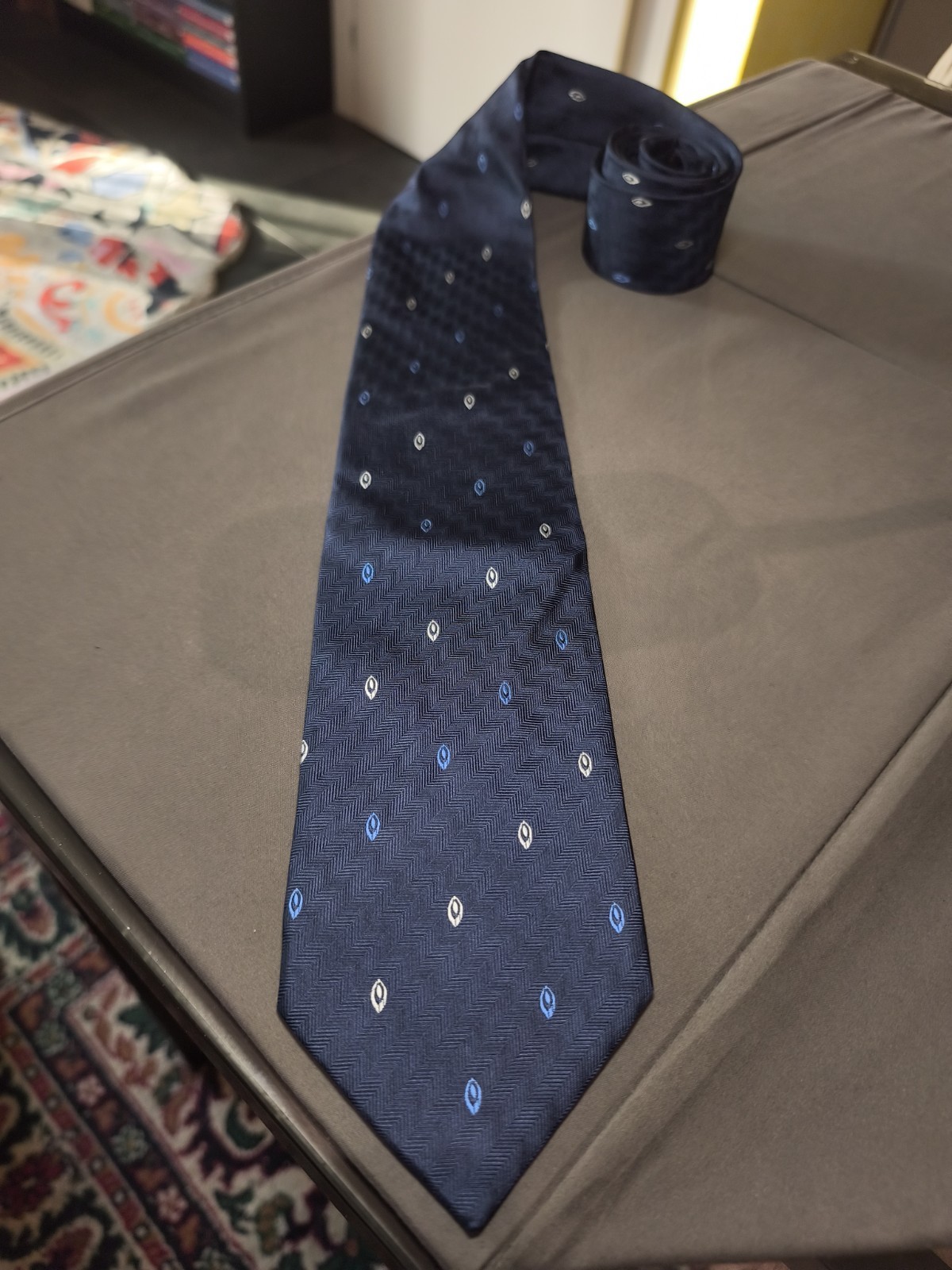 Octavian Couple – Solid Color Tailored Tie with Geometric Micro Design