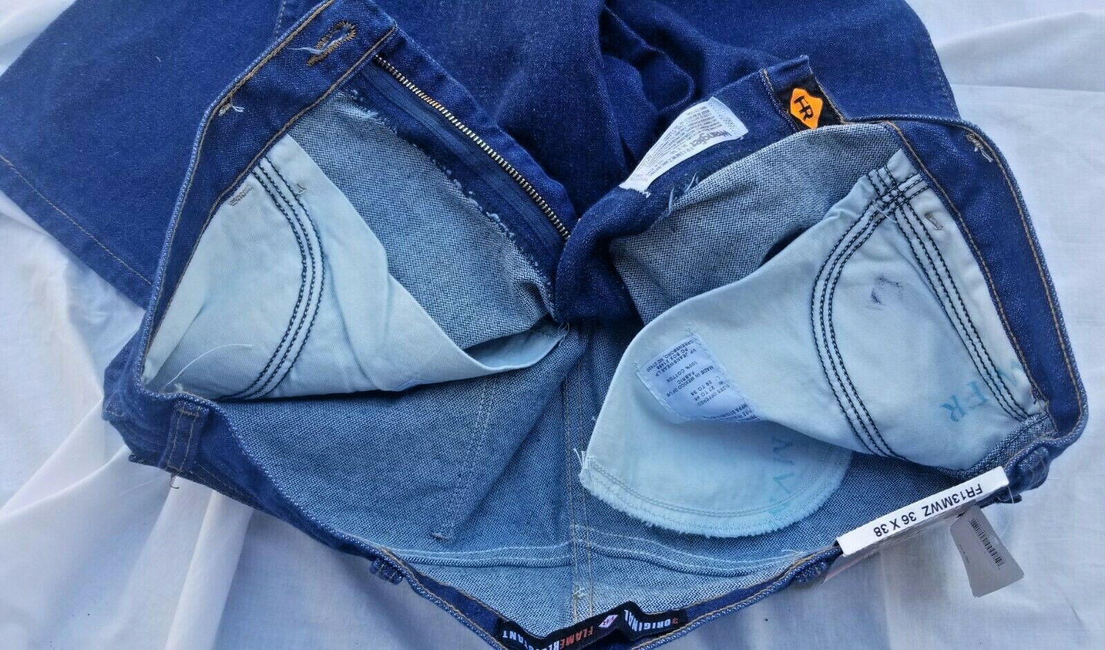 WRANGLER COWBOY CUT FLAME RESISTANT MEN’S 13 ORIGINAL BLUE DENIM JEANS 36/38
