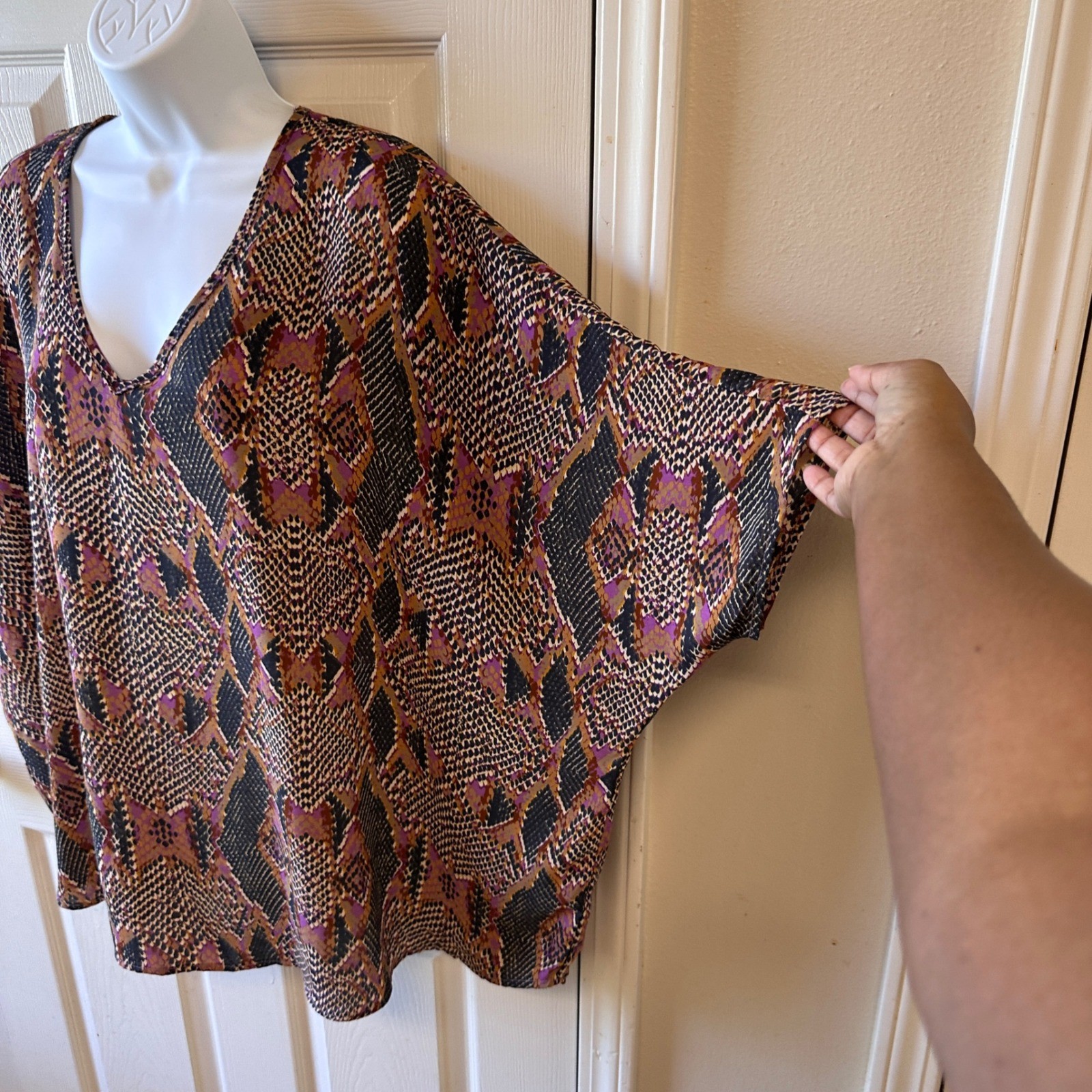 Adrienne Blouse Women Size M Brown Purple Snakeskin Dolman V-Neck Top