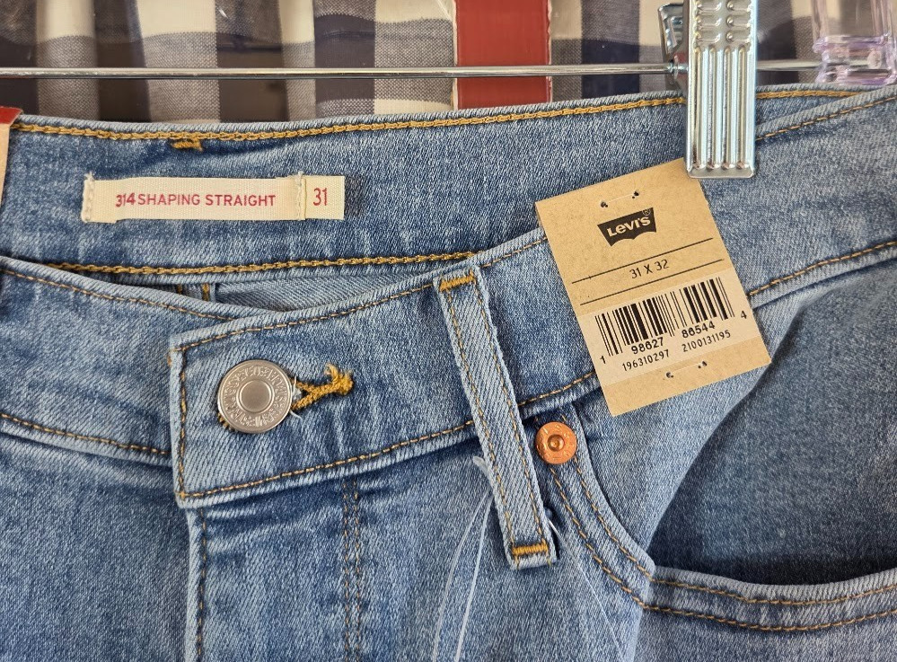 Levi’s Women’s Blue 314 Light Wash Shaping Straight Mid-Rise Jeans Size 31 x 32