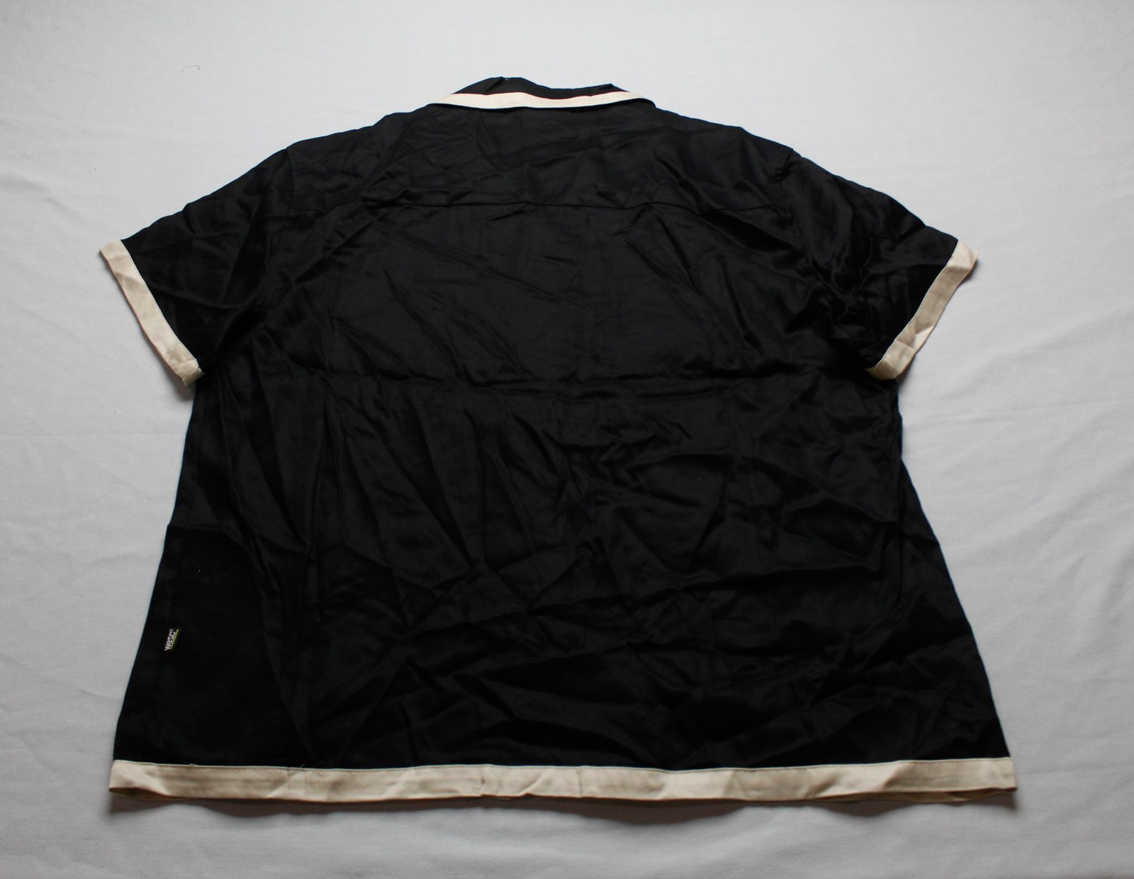 WESC Men’s Camper Scorpion Rose Applique Button Down Top EJ3 Black Size L/XL