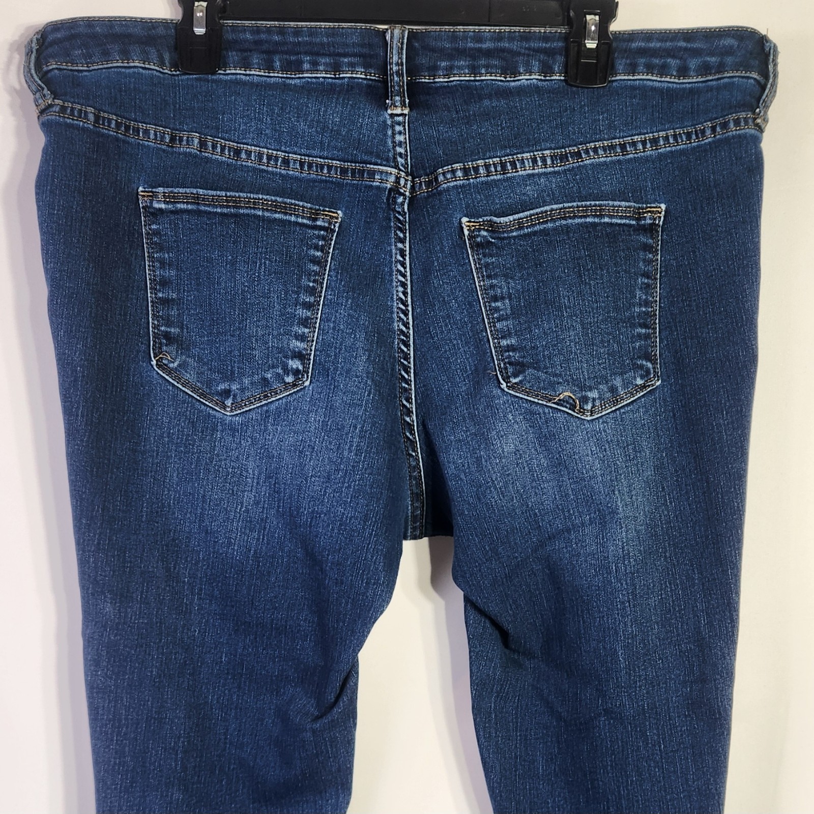 Universal Thread Mid Rise Skinny Jeggings Medium Wash – Size 18