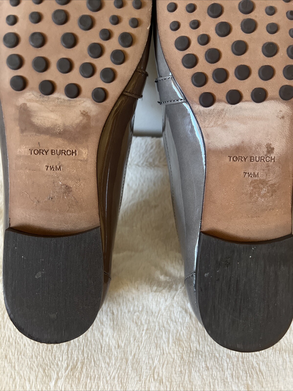 Tory Burch Georgia Patent Leather Loafers Size 7 1/2 Grigio Spongy w/ Gold Logo