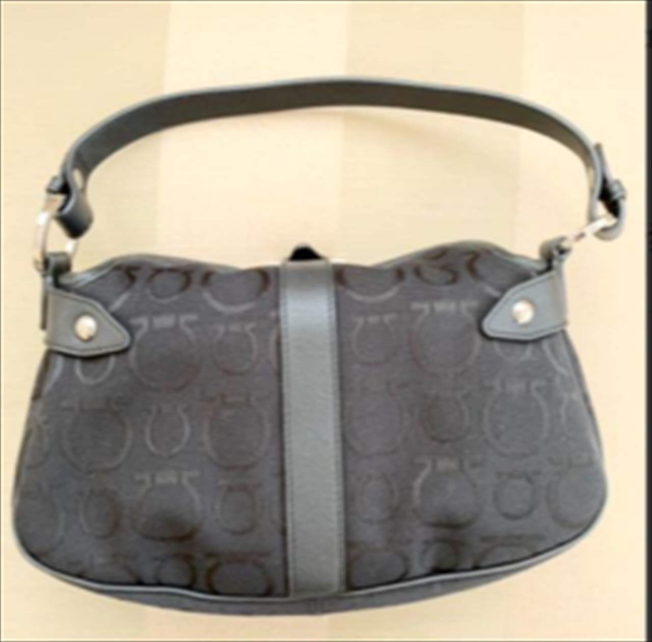 Salvatore Ferragamo Shoulder Bag Gancini Black Size: W10.2xH5.9 in. [Unused]