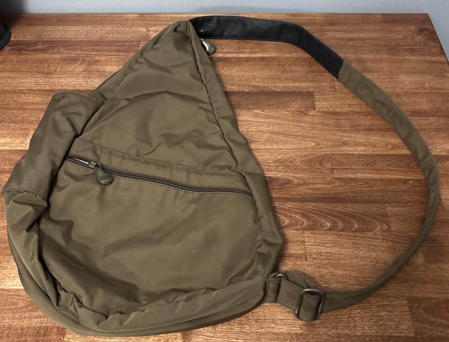 Ameri-Bag Healthy Back Bag Sling Bag Nylon. Brown 19in Staining
