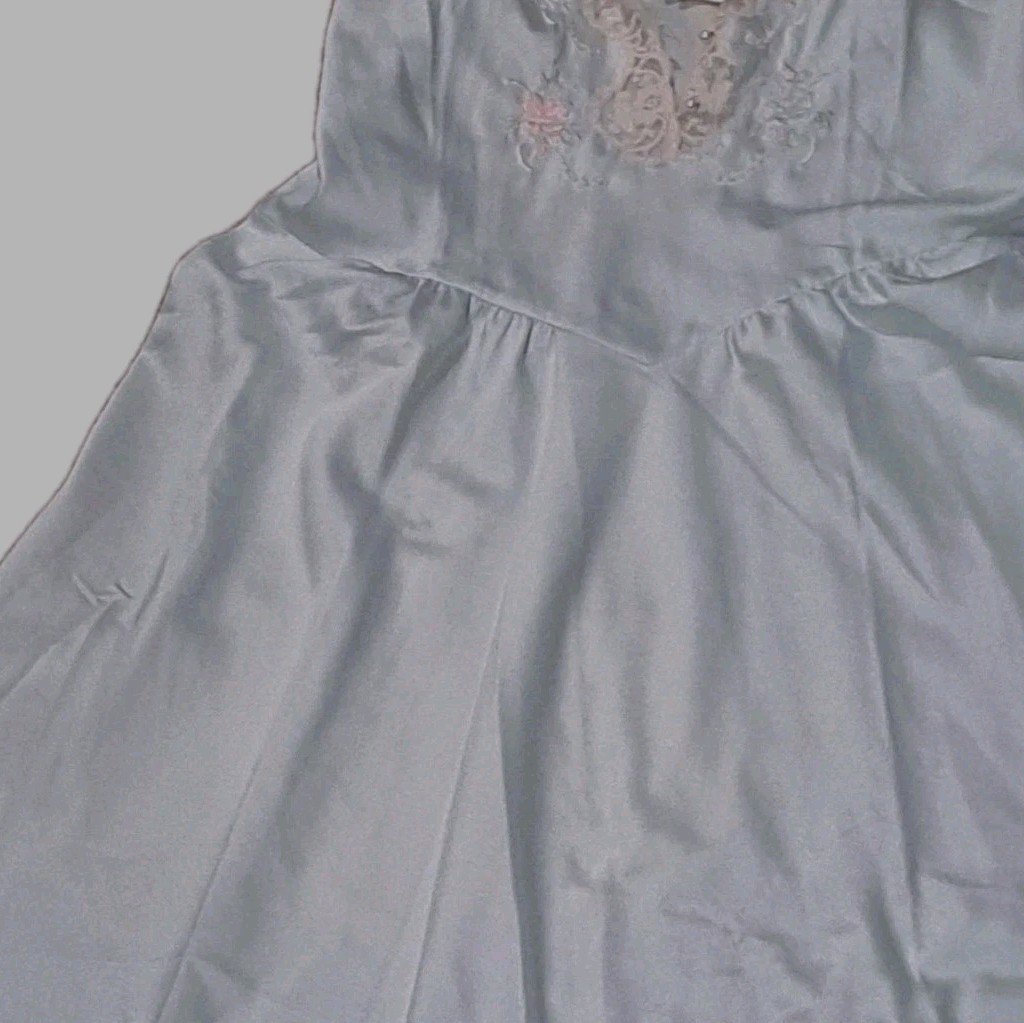 Vtg Sara Beth Gown M Pale Aqua Lace Bodice Curved Slit Hem Pearl Button Soft