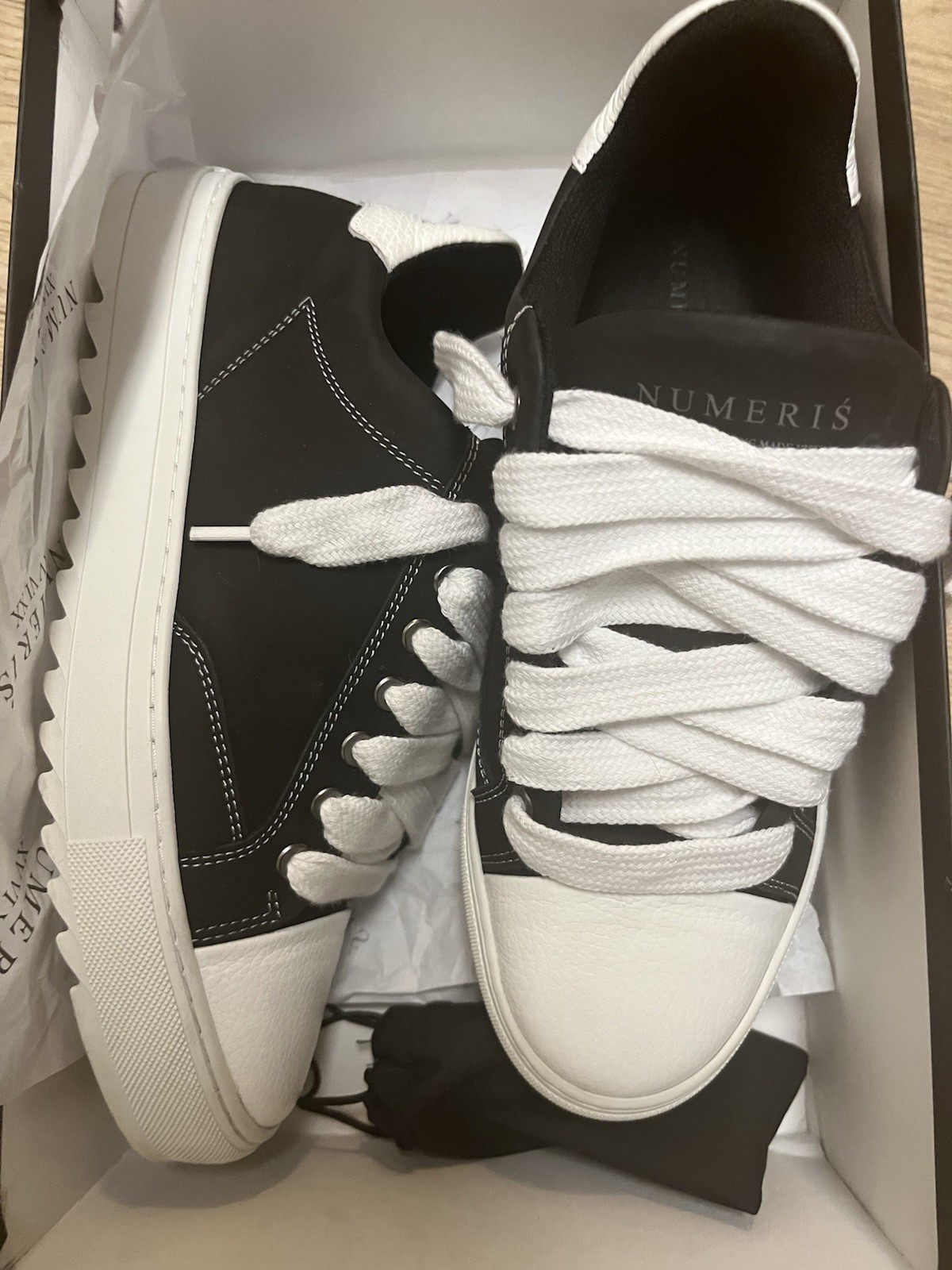 Numeris Men’s US 9 Black/White Suede Colorblock Lace-Up Sneakers New Box